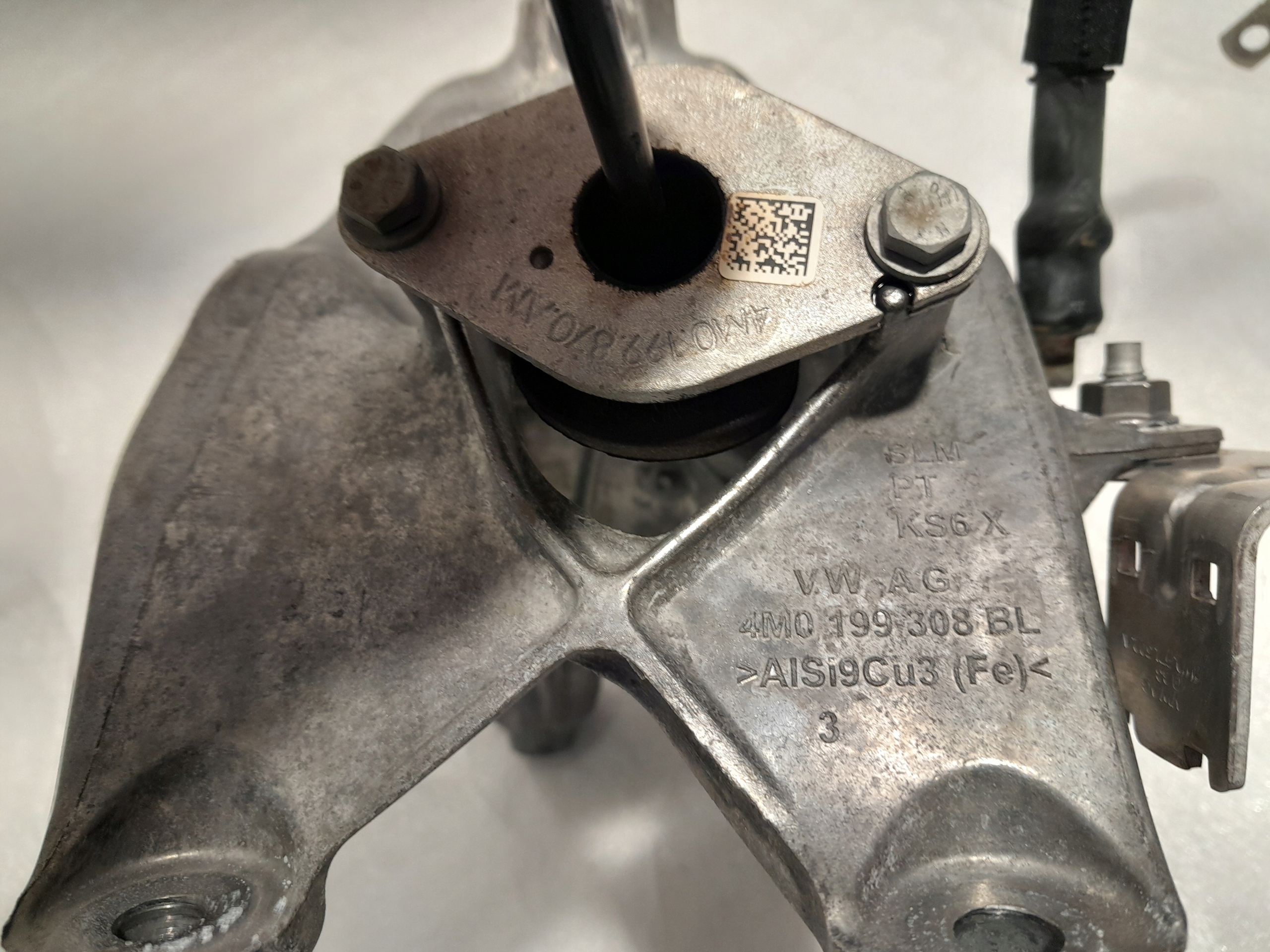 AUDI A5 F5 8W A4 B9 Support Support Support plaque Moteur 4M0199308BL