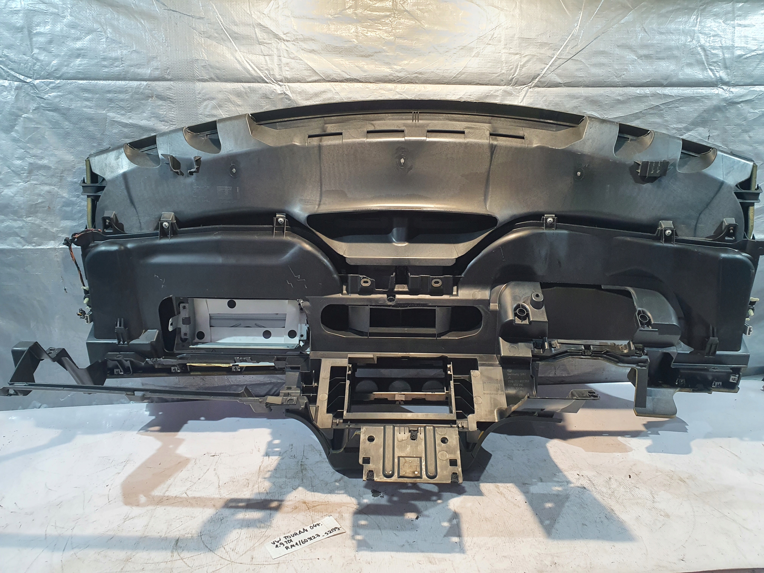 dashboard instrument panel OE 1T1857067 VOLKSWAGEN TOURAN and 04r.