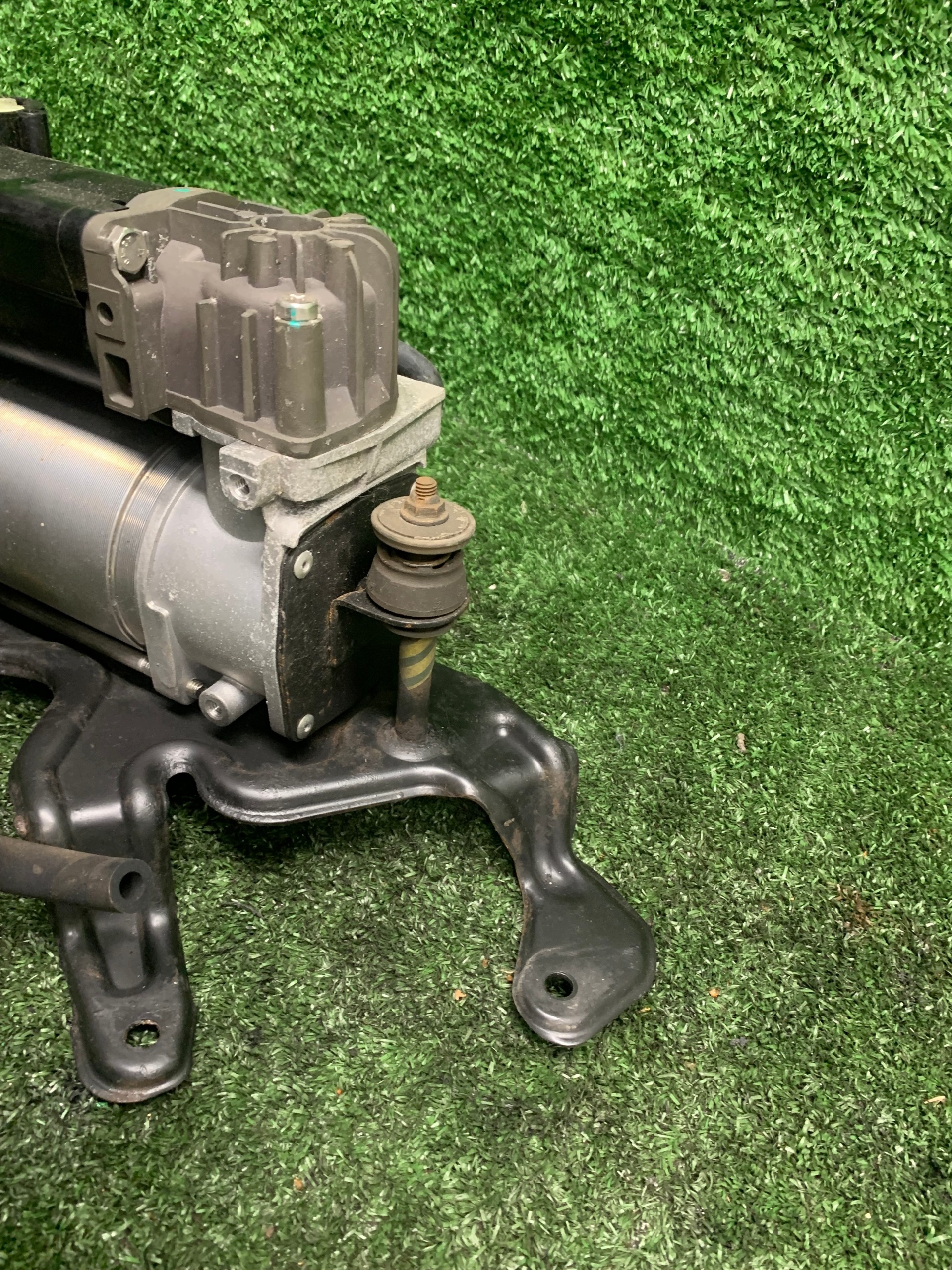 MERCEDES E-KLASA W211 pump compressor; springing AIRMATIC