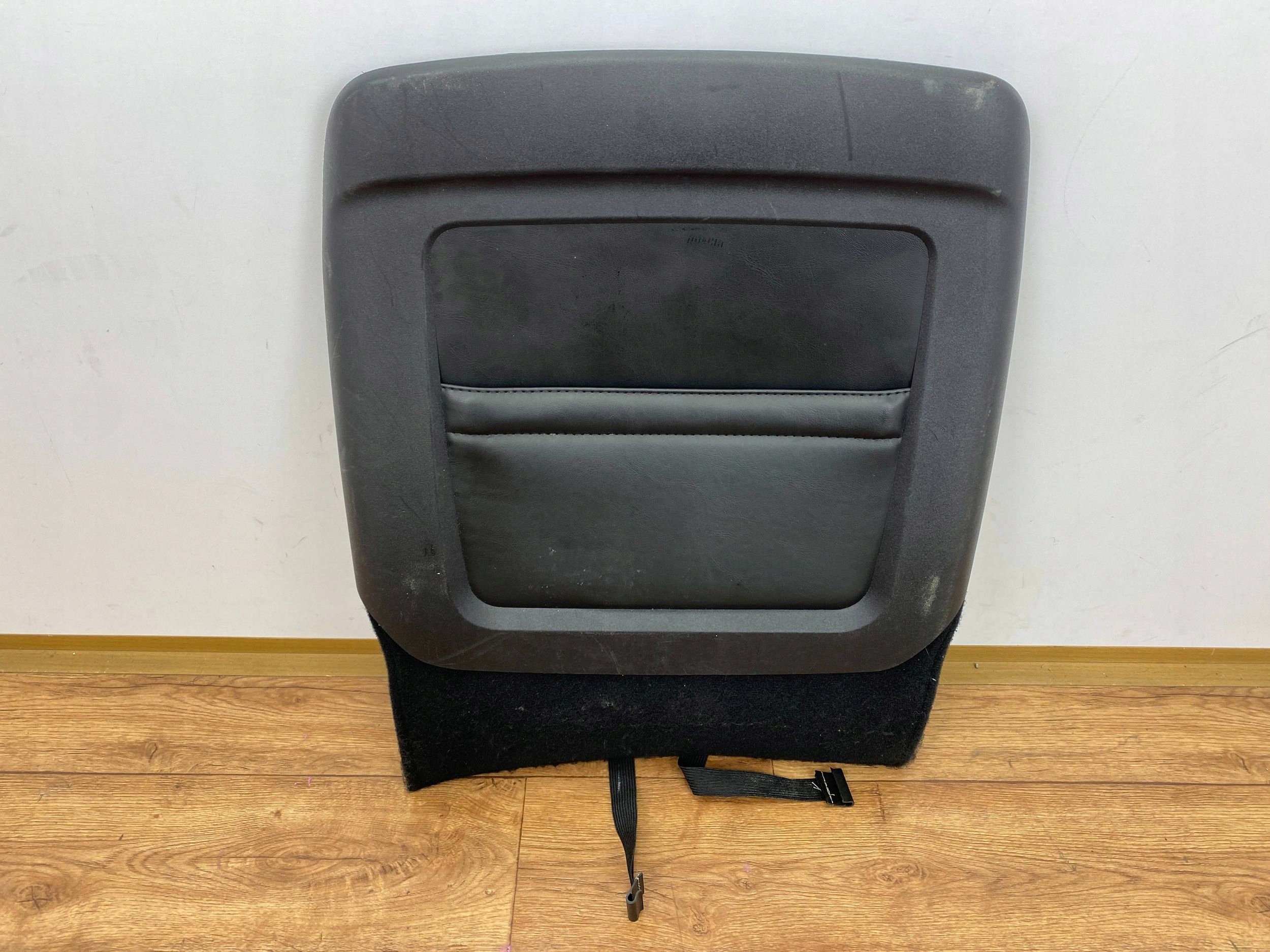 plastic panel cover seat of left driver´s Dodge Challenger 2015+