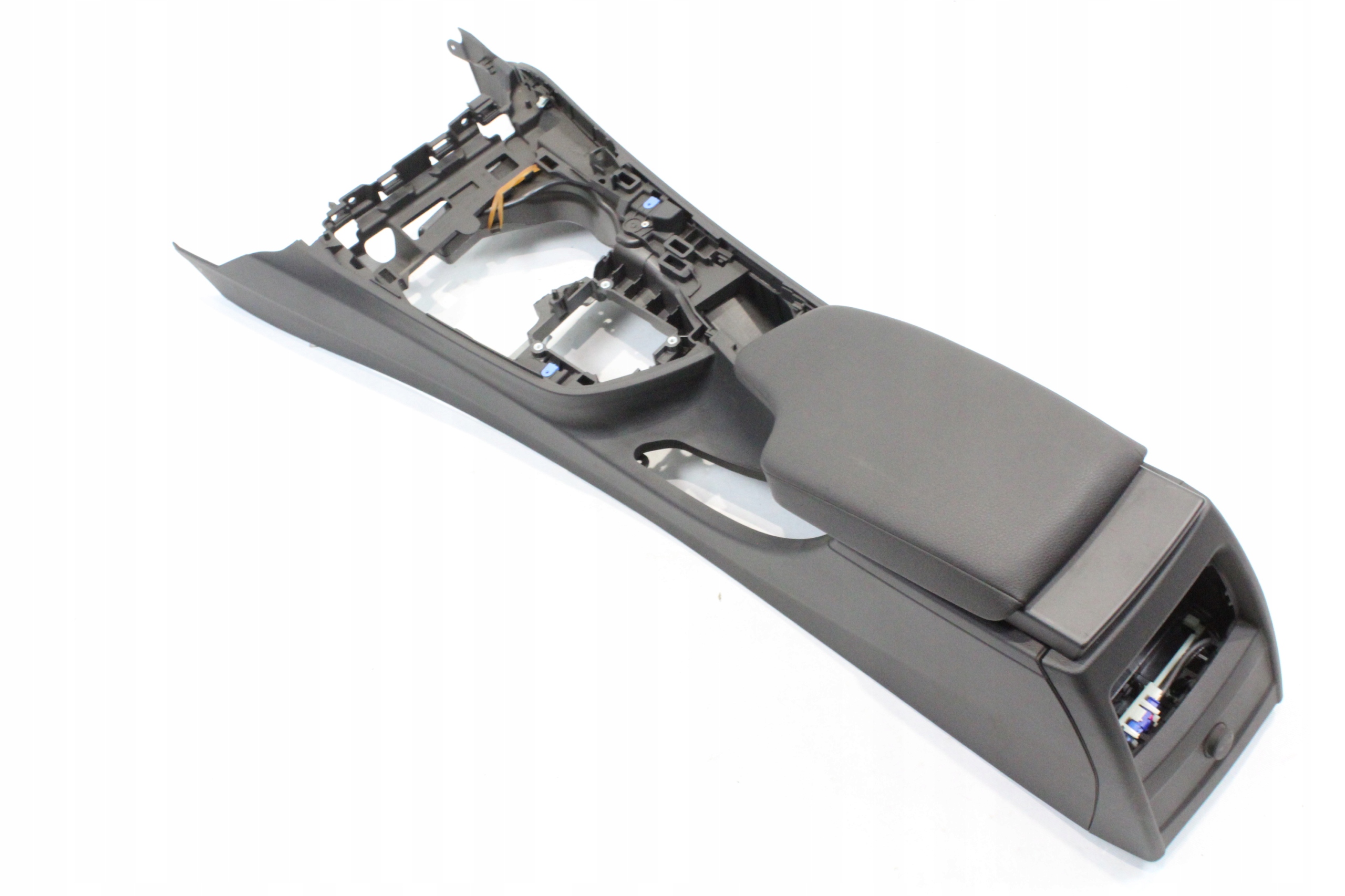 9360528 - Центральний підлокітник BMW F30 F32 F34 F36