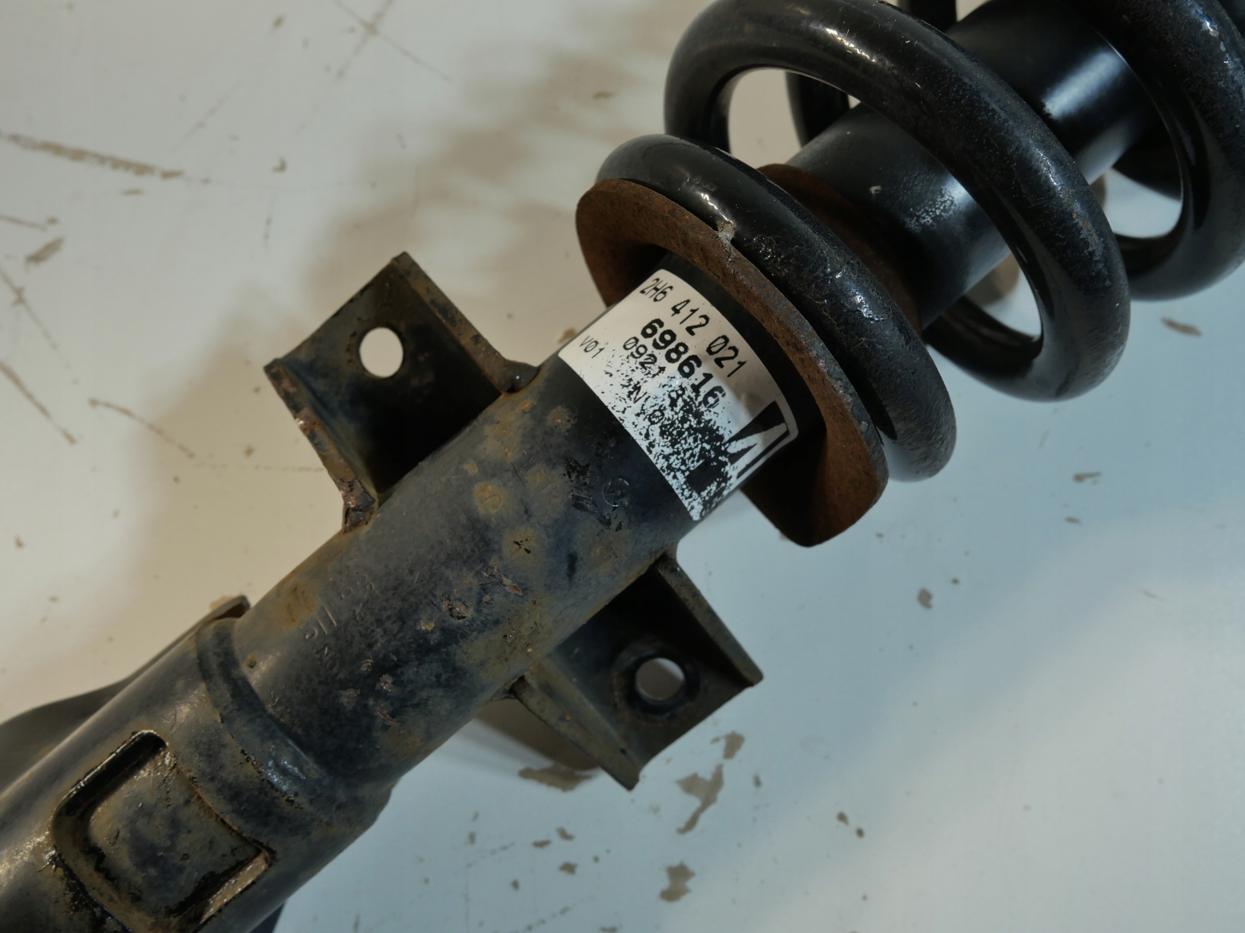 VW AMAROK shock absorber front 2H6412021