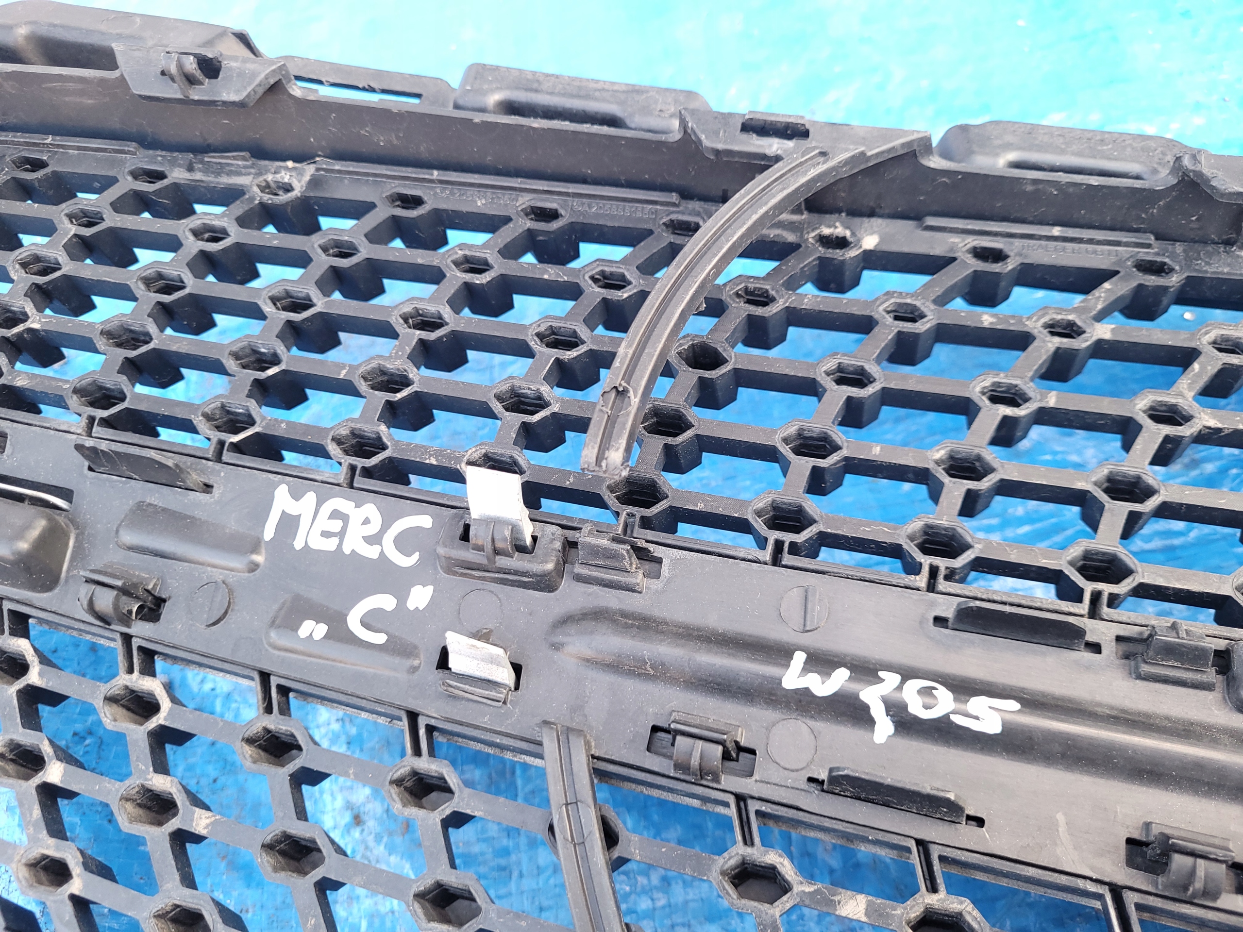 Mercedes-Benz C-Klasse W205 Kühlergrill FRONTGRILL Kühlergitter A2058804483 - Thumbnail 7