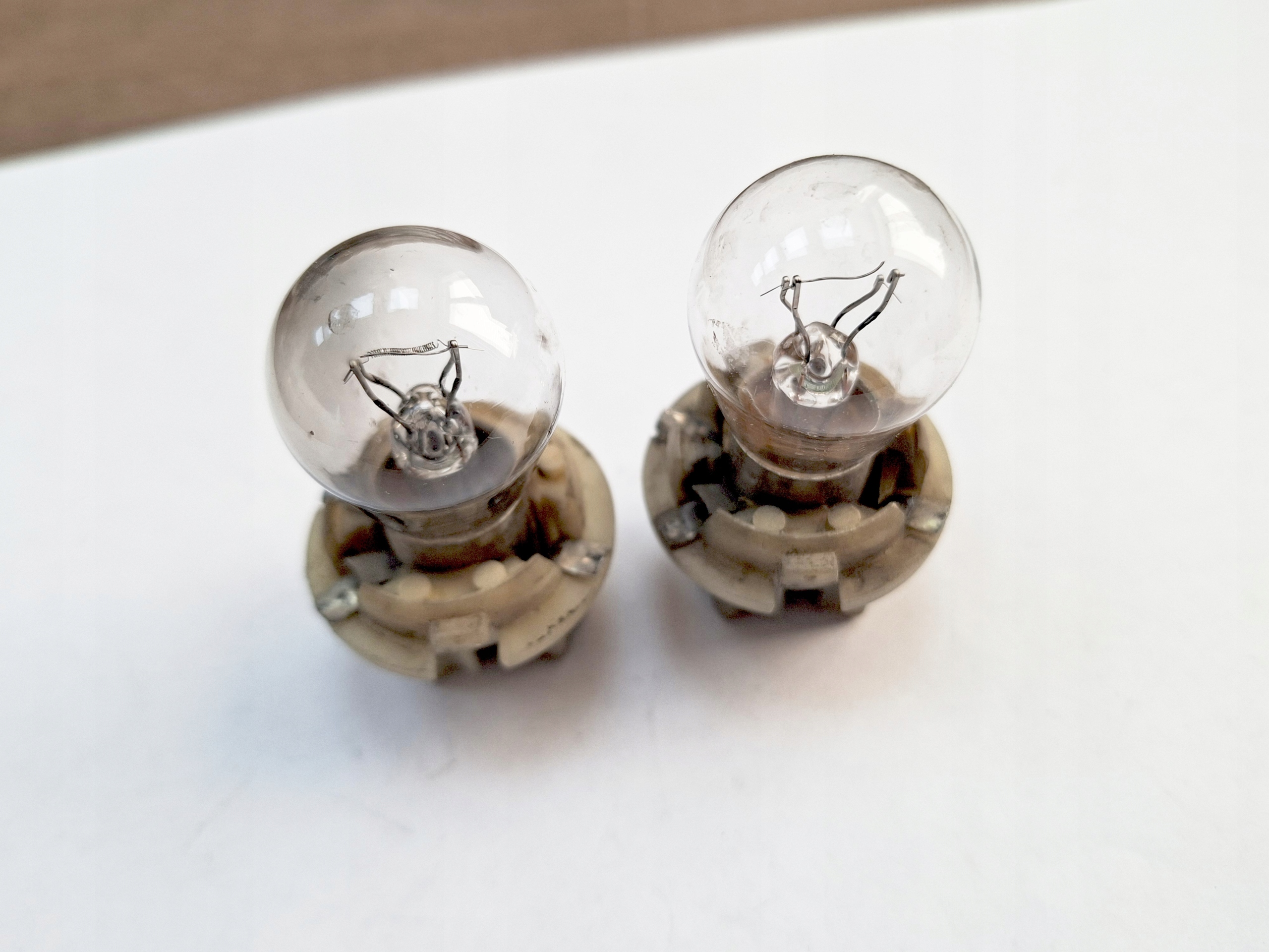 Oprawka żarówki lampy tylnej Mercedes-Benz E W210 318323