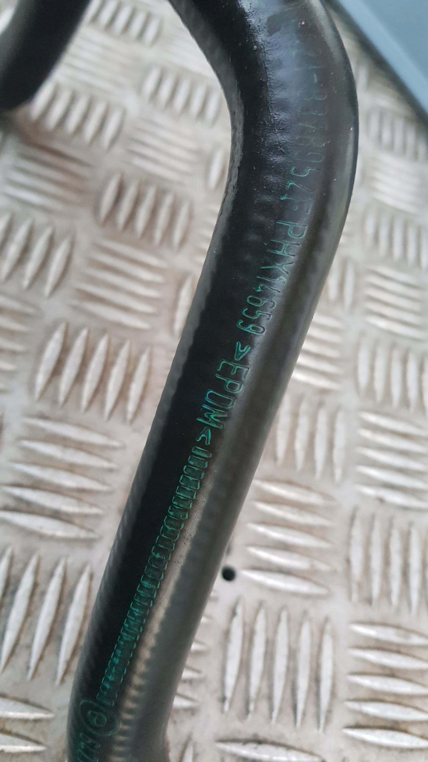 BMW E39 8378952 hadice trouba vody
