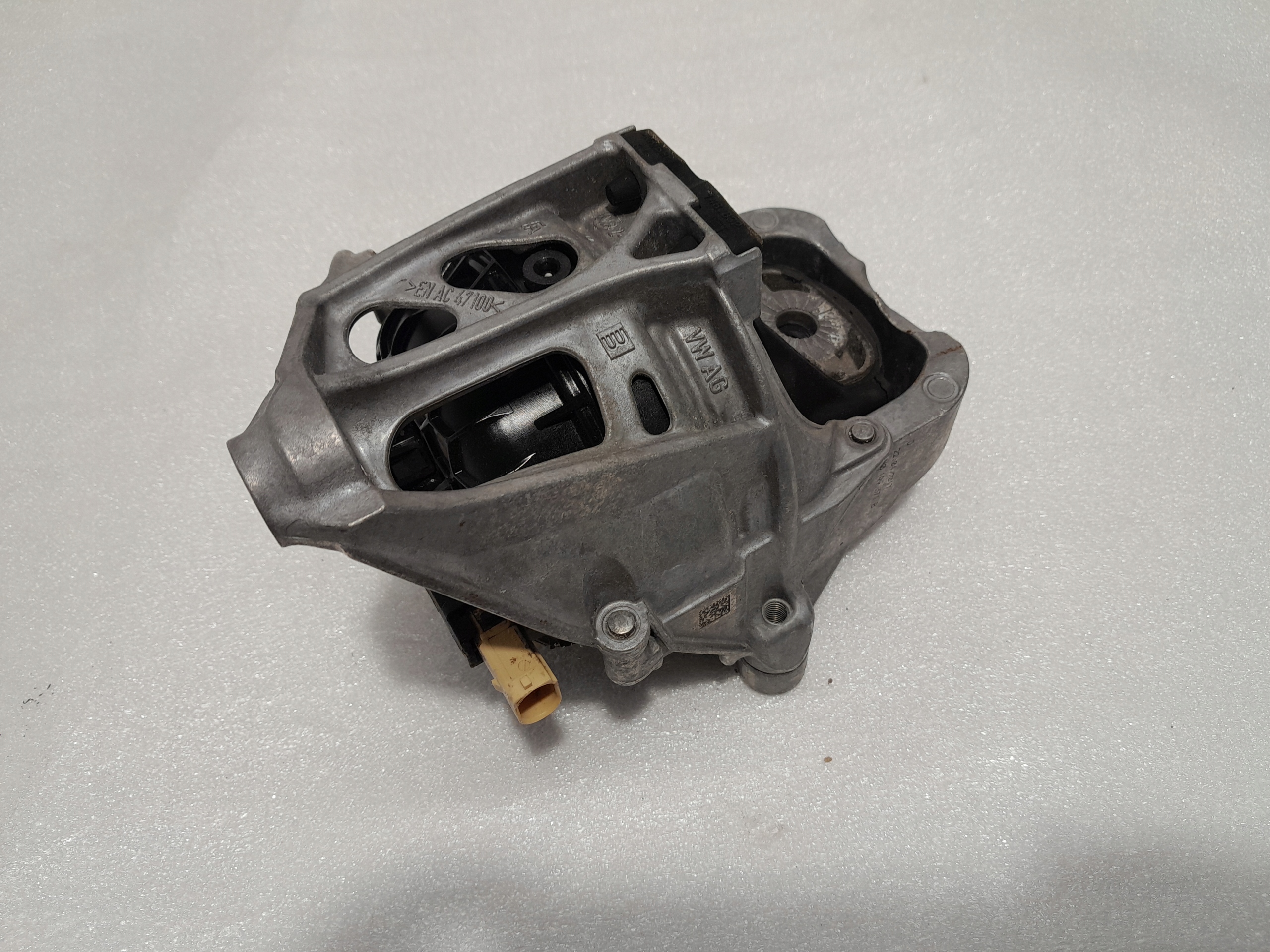 AUDI Q5 II 80A engine mount 4M0199371B