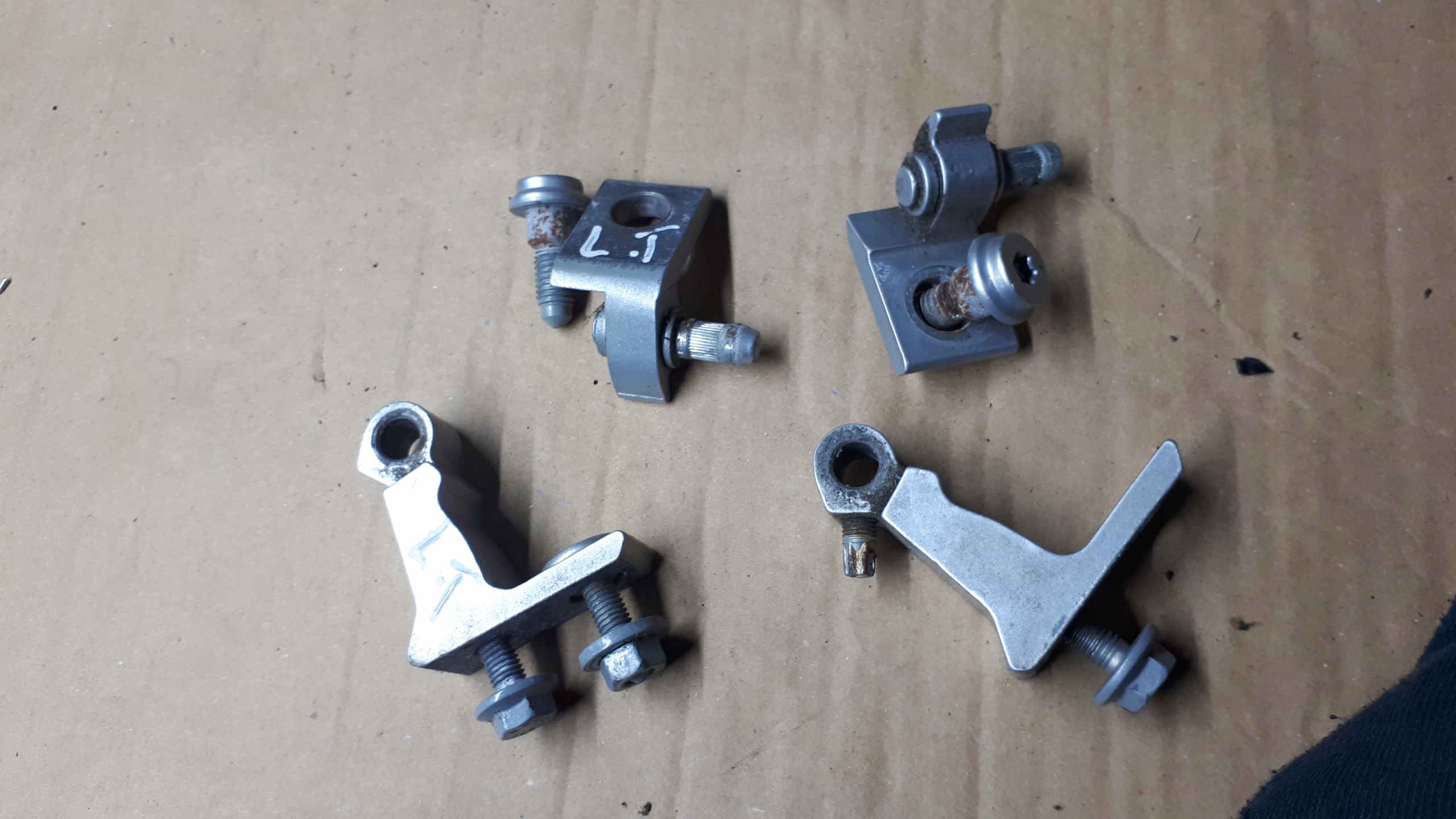 S6 C7g A6 ПЕТЛЯ ПЕТЛИ ДВЕРИ ЛЕВЫЙ ЗАД. Lx7w