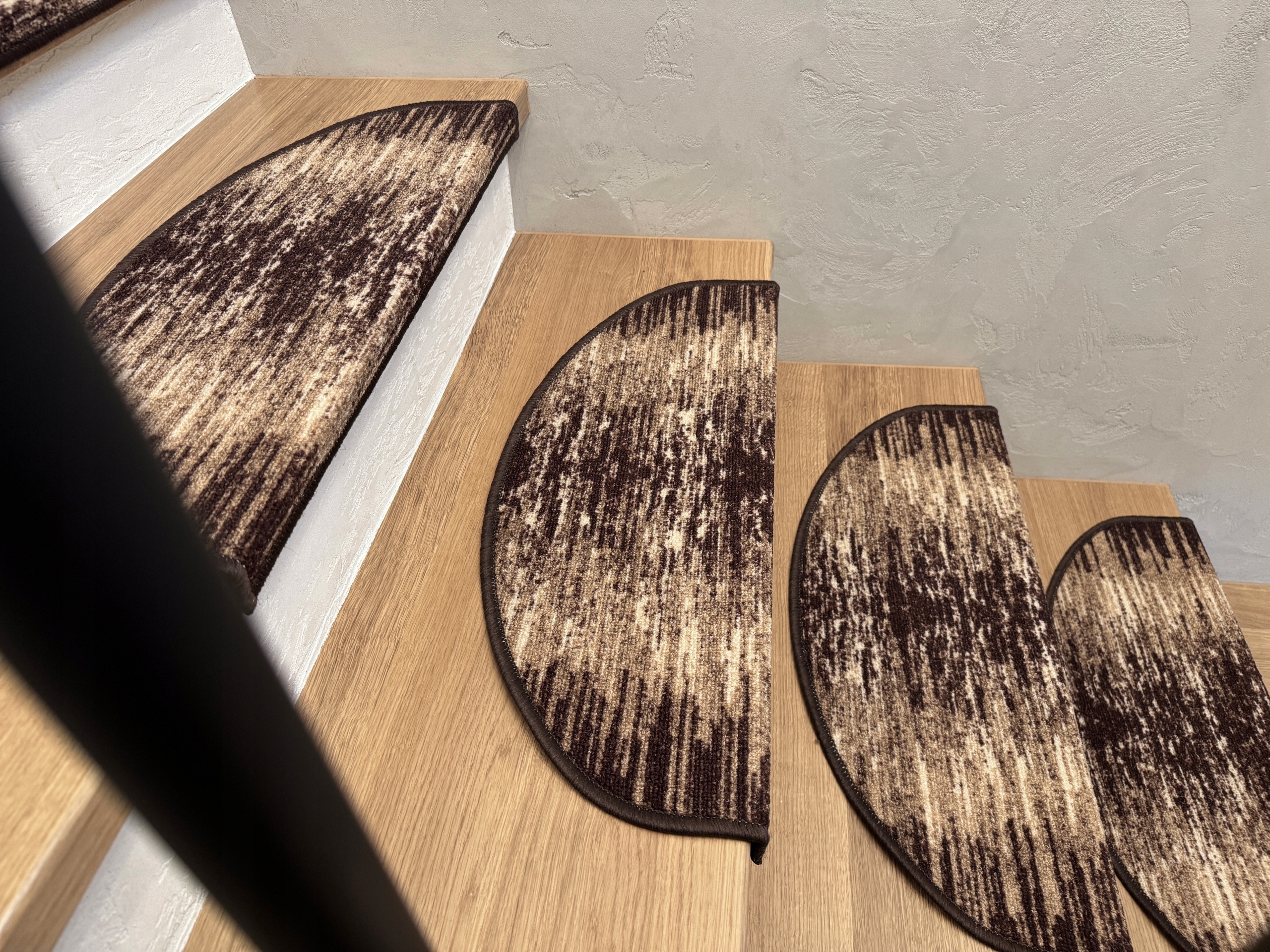 NAKŁADKI NA SCHODY ANTYPOŚLIZGOWE 64X24X3 WENUS BRĄZ Kolor dodatkowy brązowy