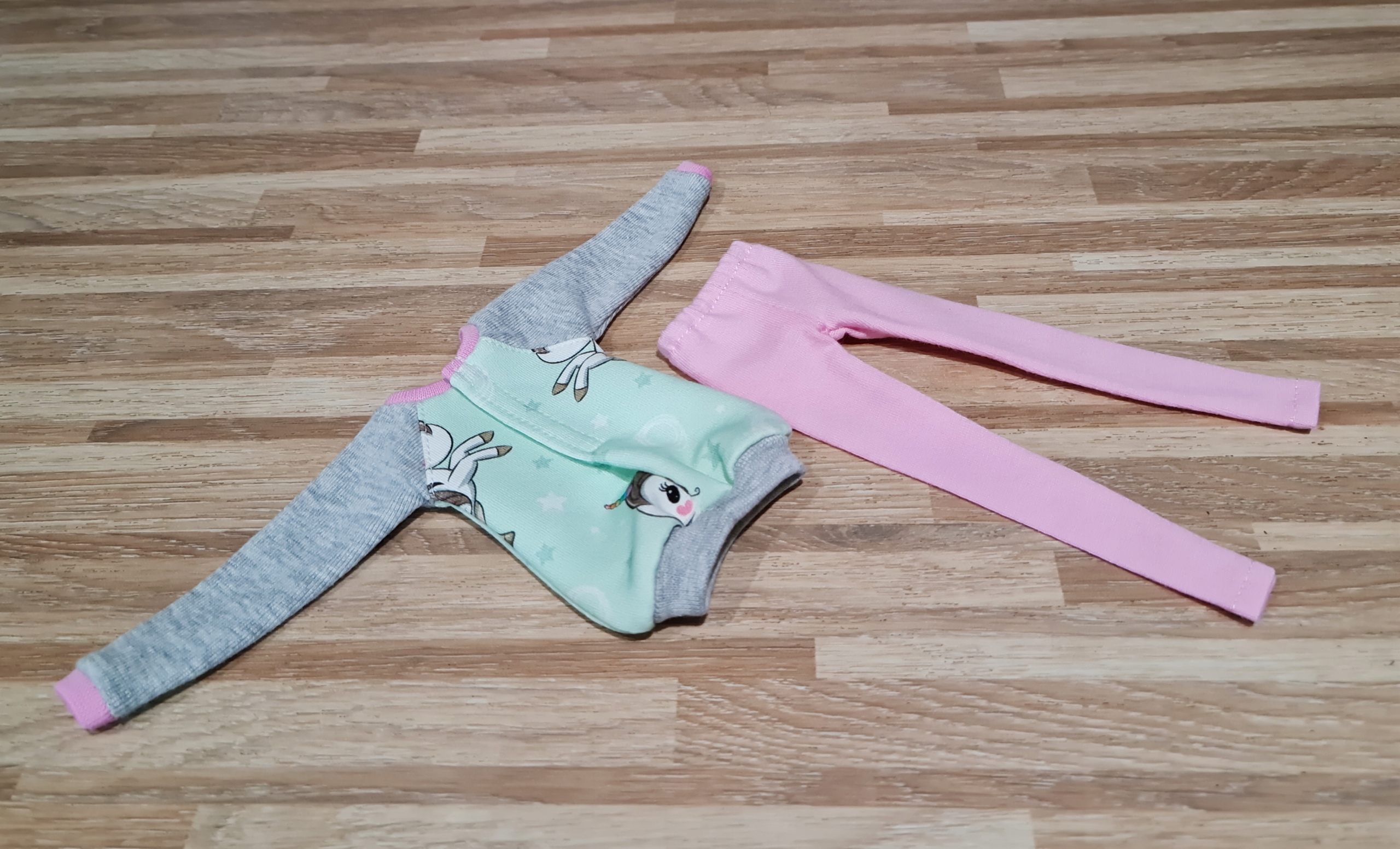 Ubranka dla lalek - Bluza i getry Materiał tkanina