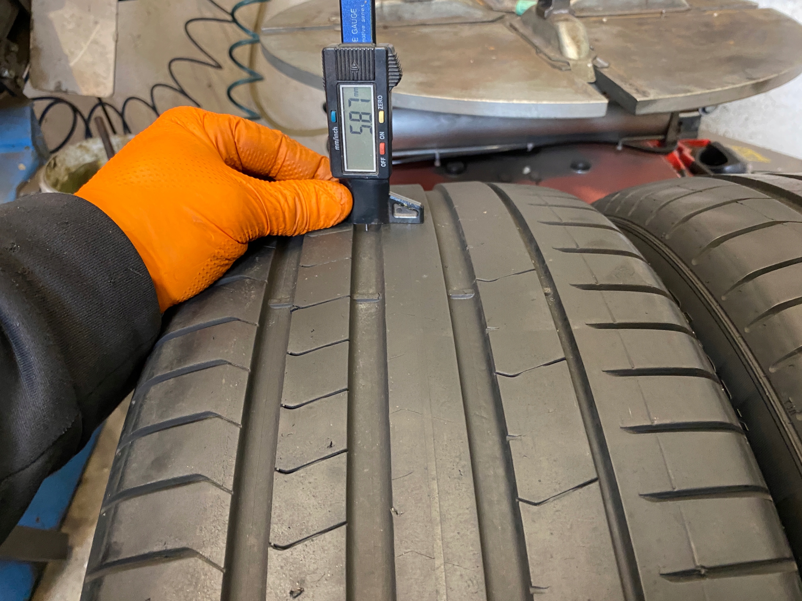 2 tyres summer 255/40R21 Pirelli P ZERO PZ4 6mm