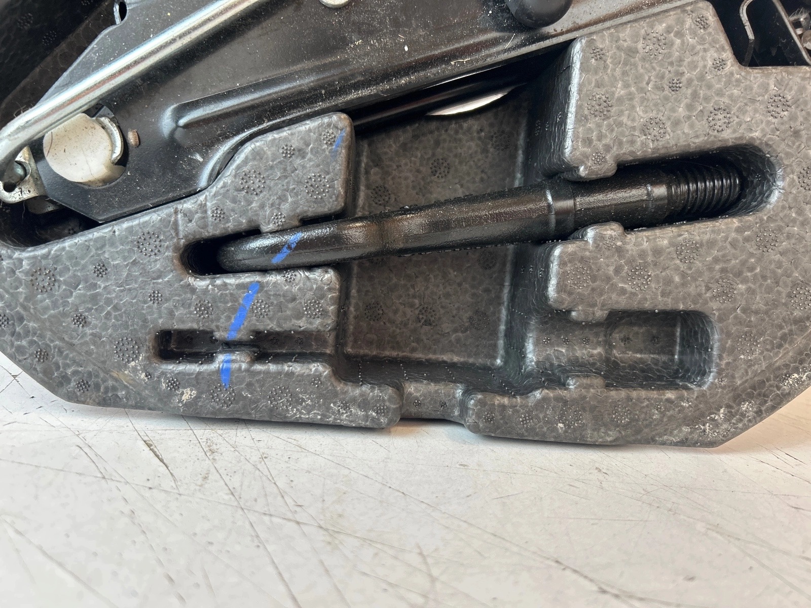 kit sécurité obligatoire insert roues de la roue de secours Volkswagen Golf Vi Scirocco Audi A3