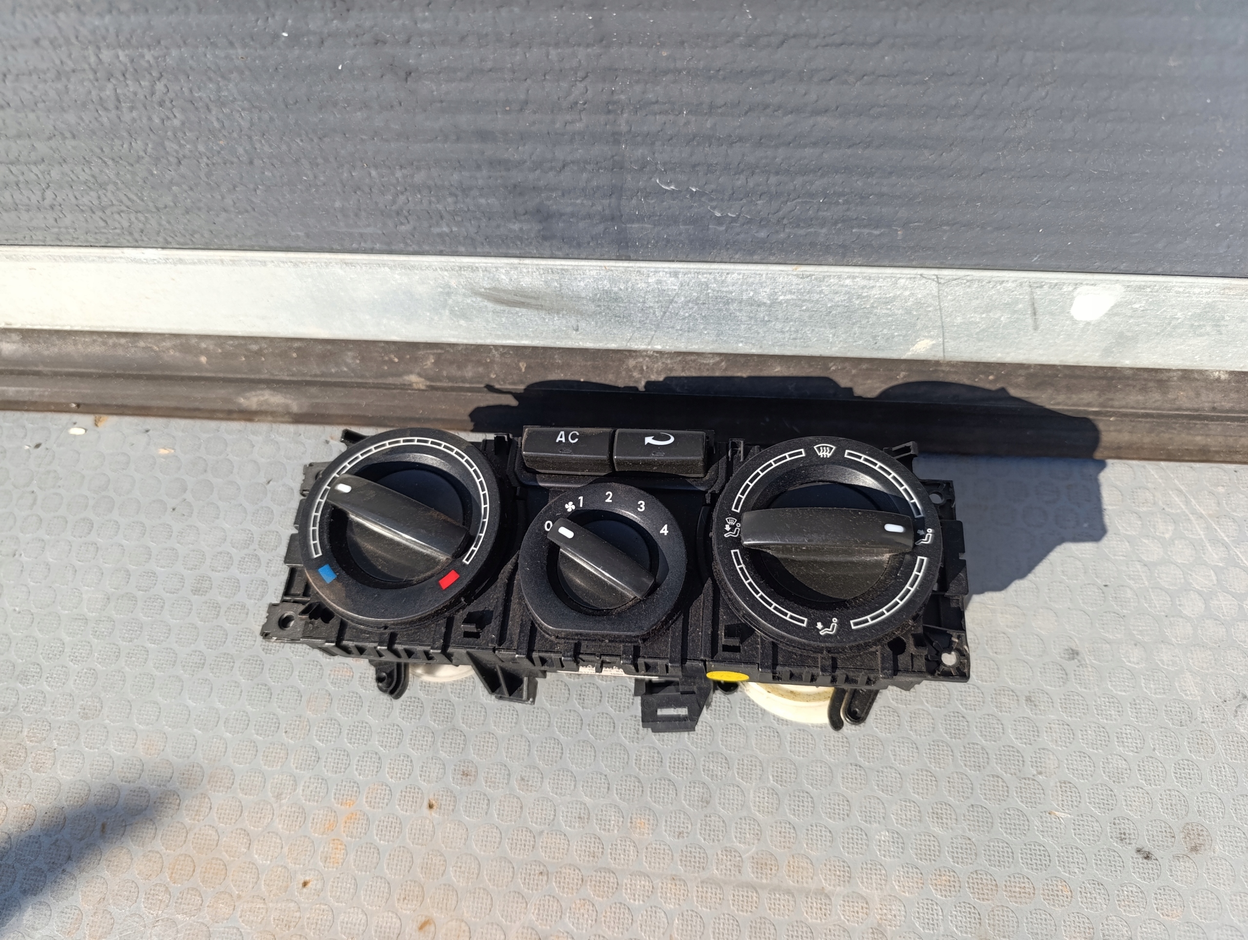 VW T5 2.5 TDI COMANDI CLIMA Controllo BOCCHETTE 7H0820045F9B9
