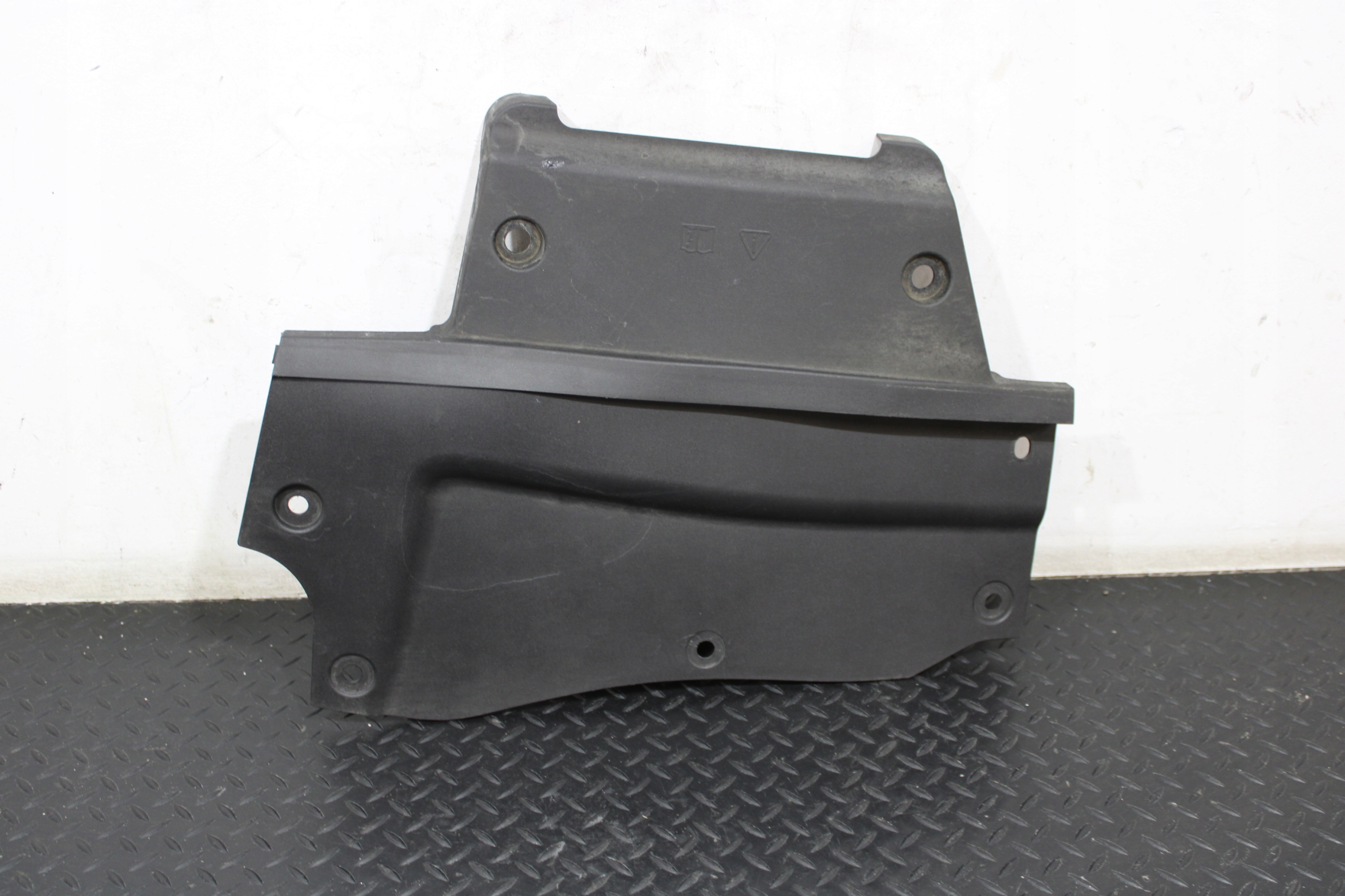 cover under the window JAGUAR E-PACE X540 LIFT M9C3-5162-AB