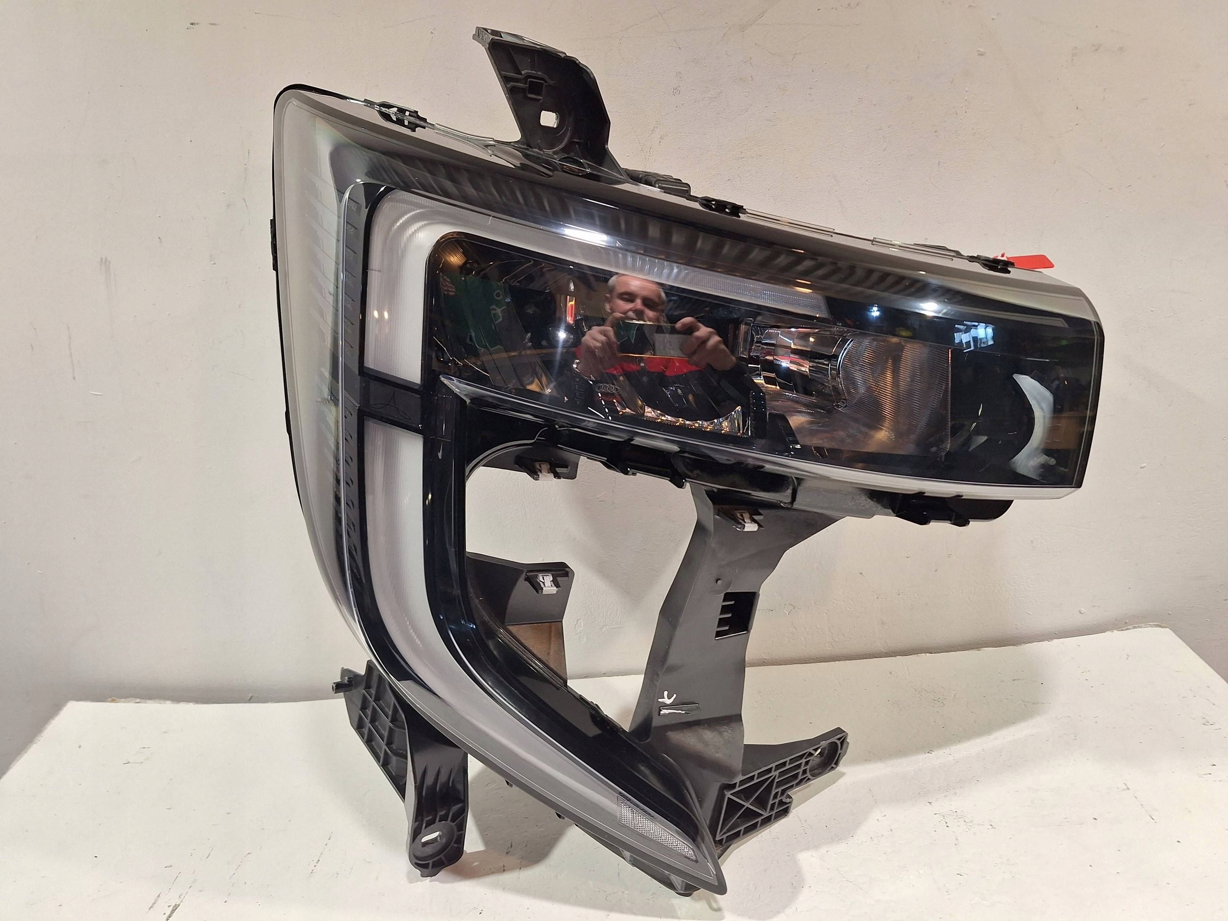 light front right LED 260106174R RENAULT MASTER IV V 24