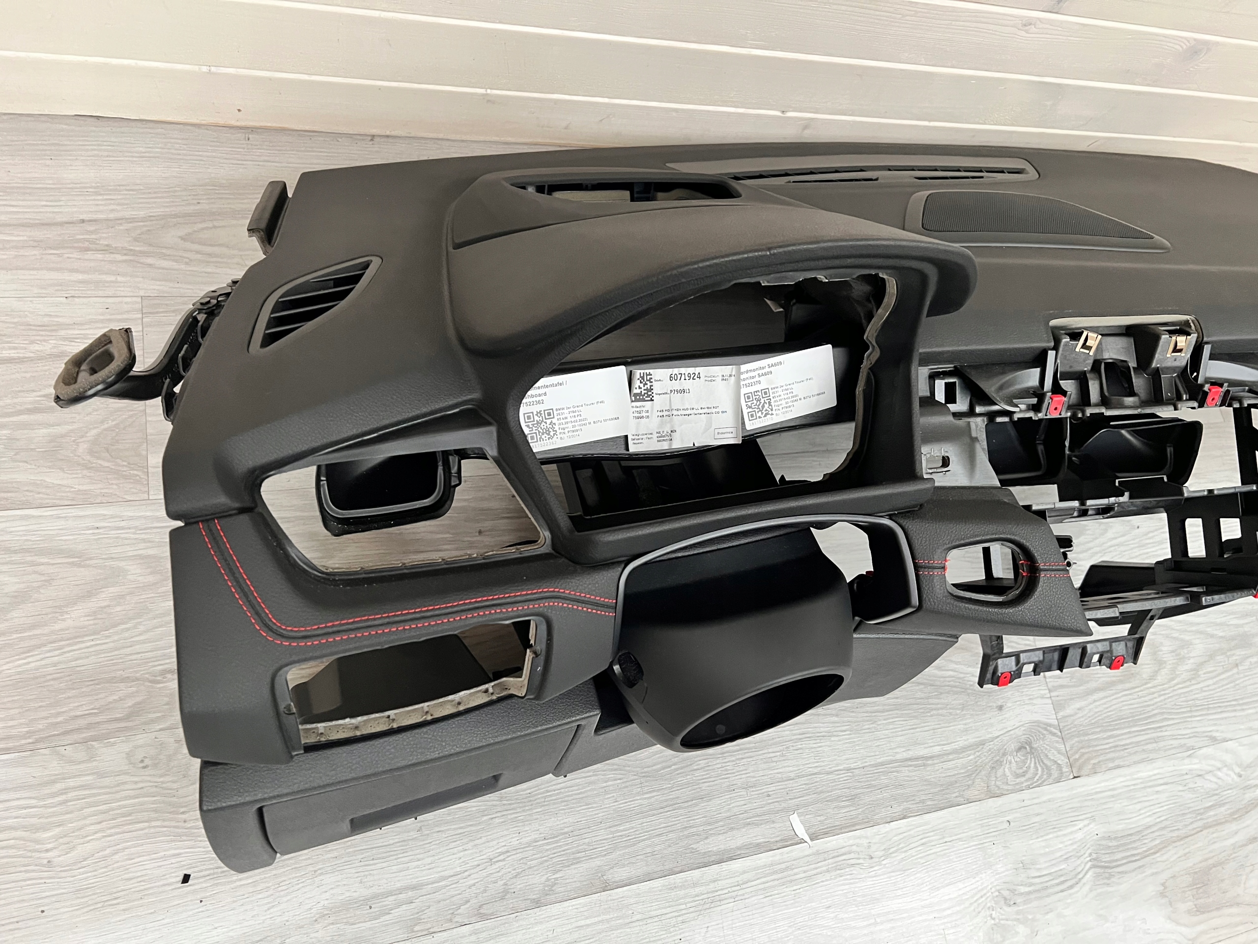BMW 2 F45 2 F46 console originál red NIC