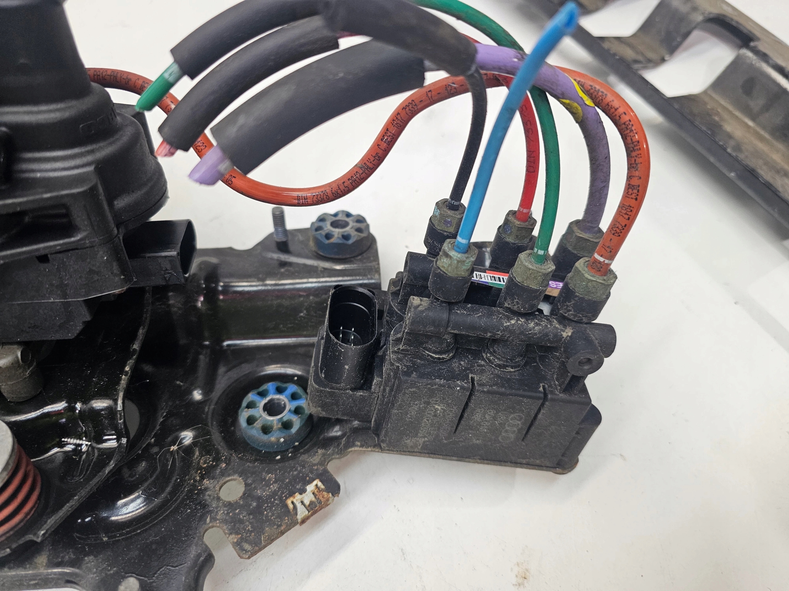 compressor; springing PNEUMATYKI+holder AUDI Q5 FY 80A616005E