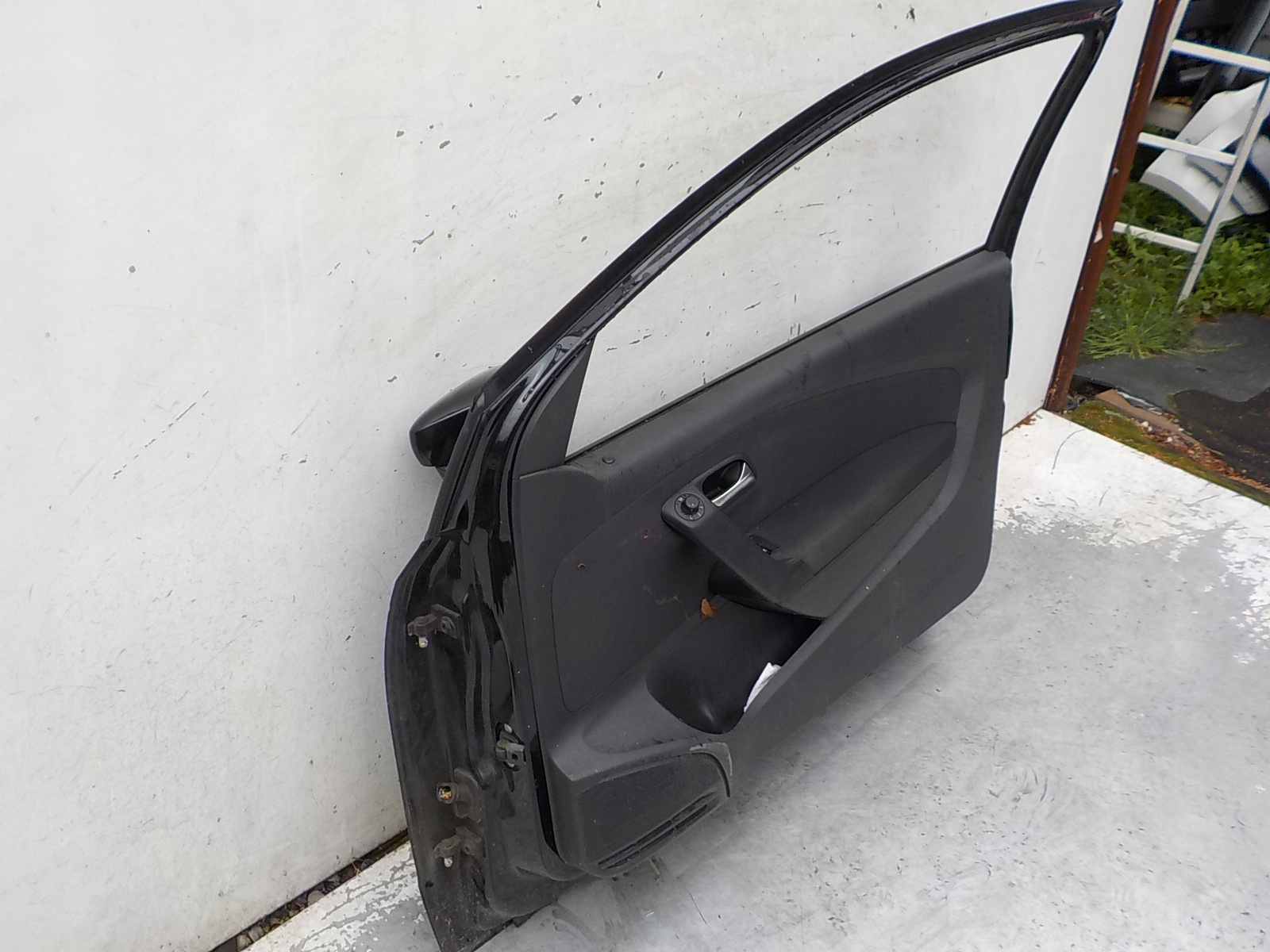 375 VOLKSWAGEN POLO V 6R door right front front