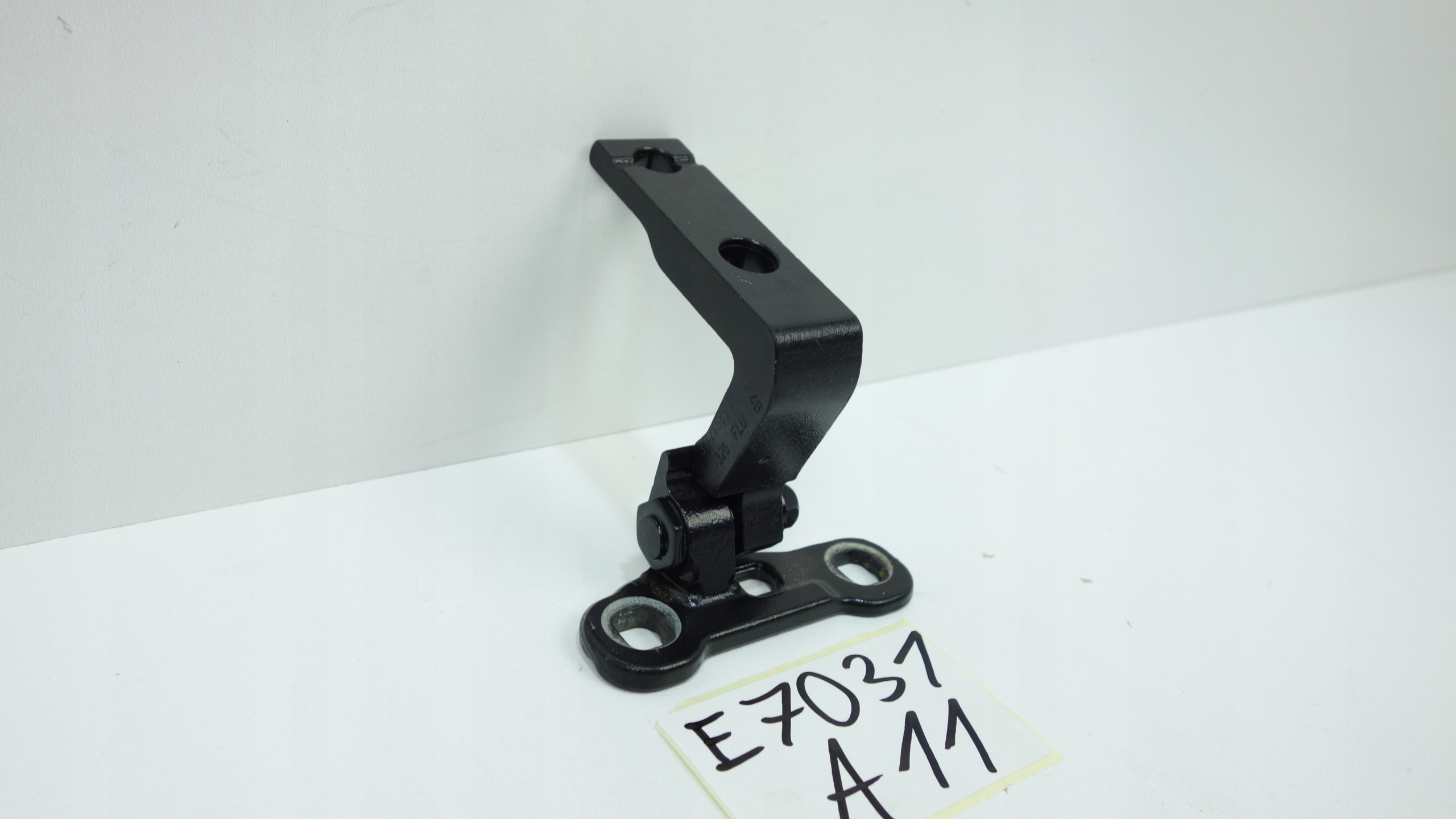 VOLVO XC40 hinge door left front upper 2017- 31424585