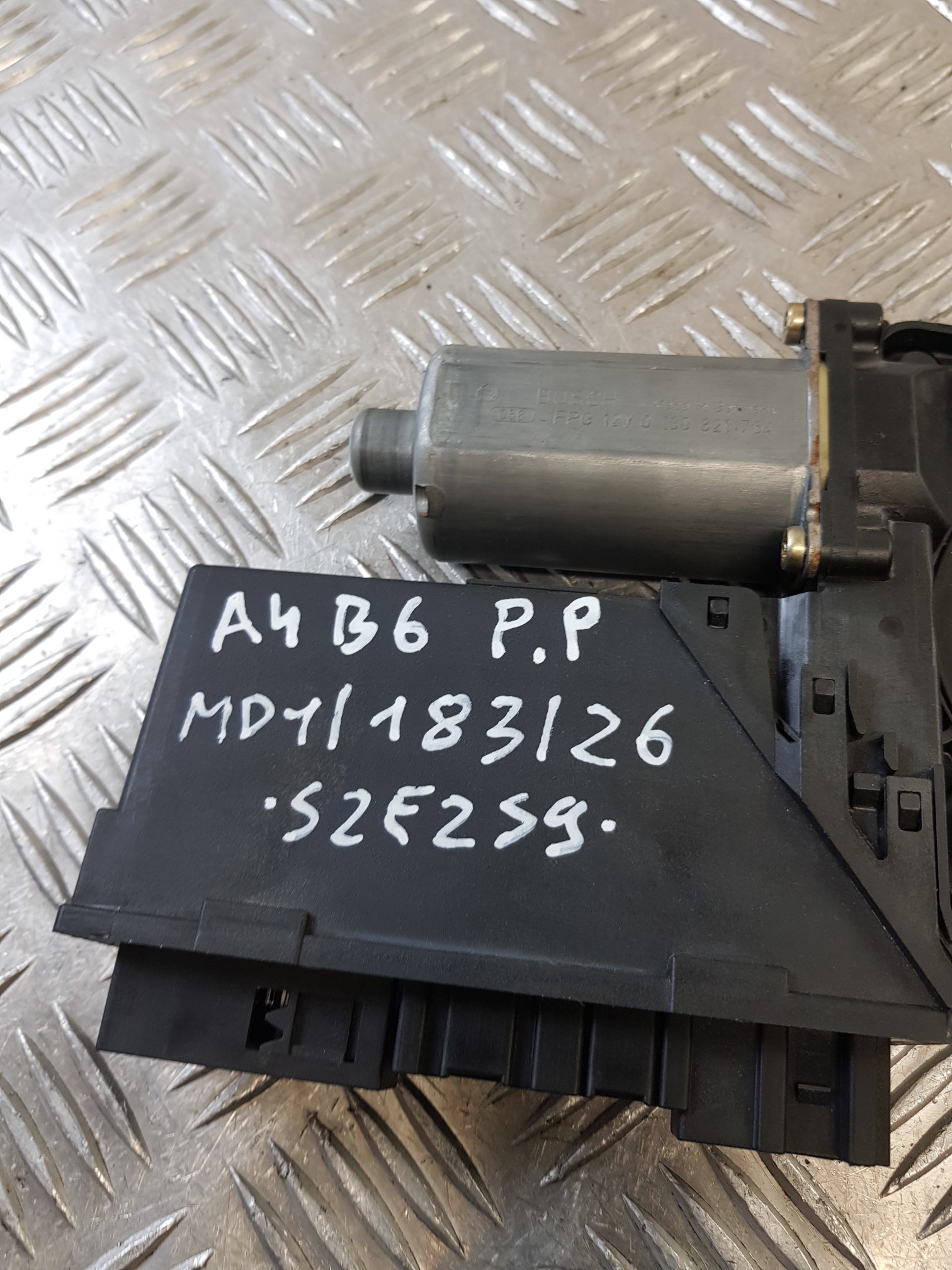 mini motor windows right front 8E1959802B AUDI A4 B6 02R