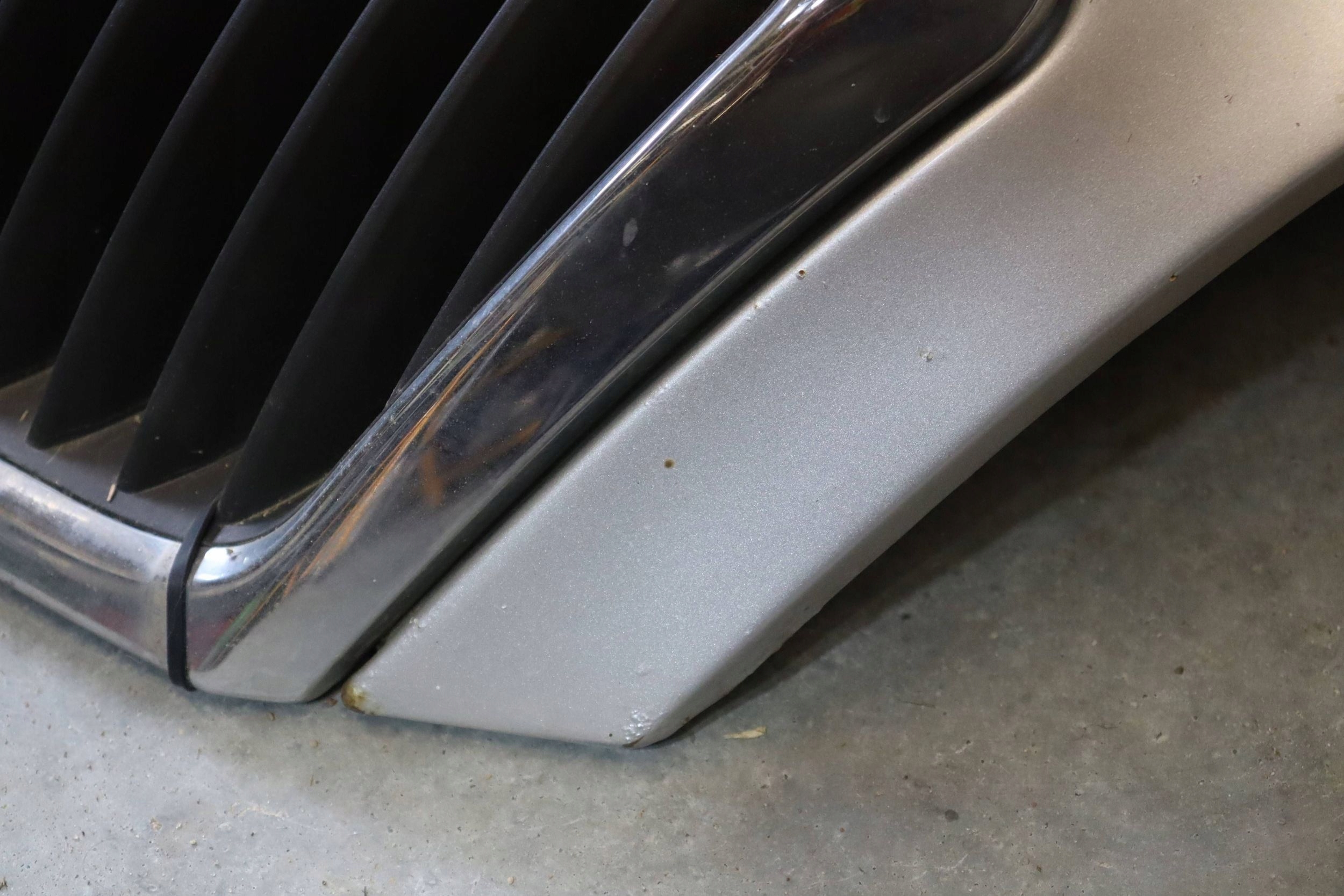 SKODA OCTAVIA II 2 bonnet front engine housing cover SREBRNA grill
