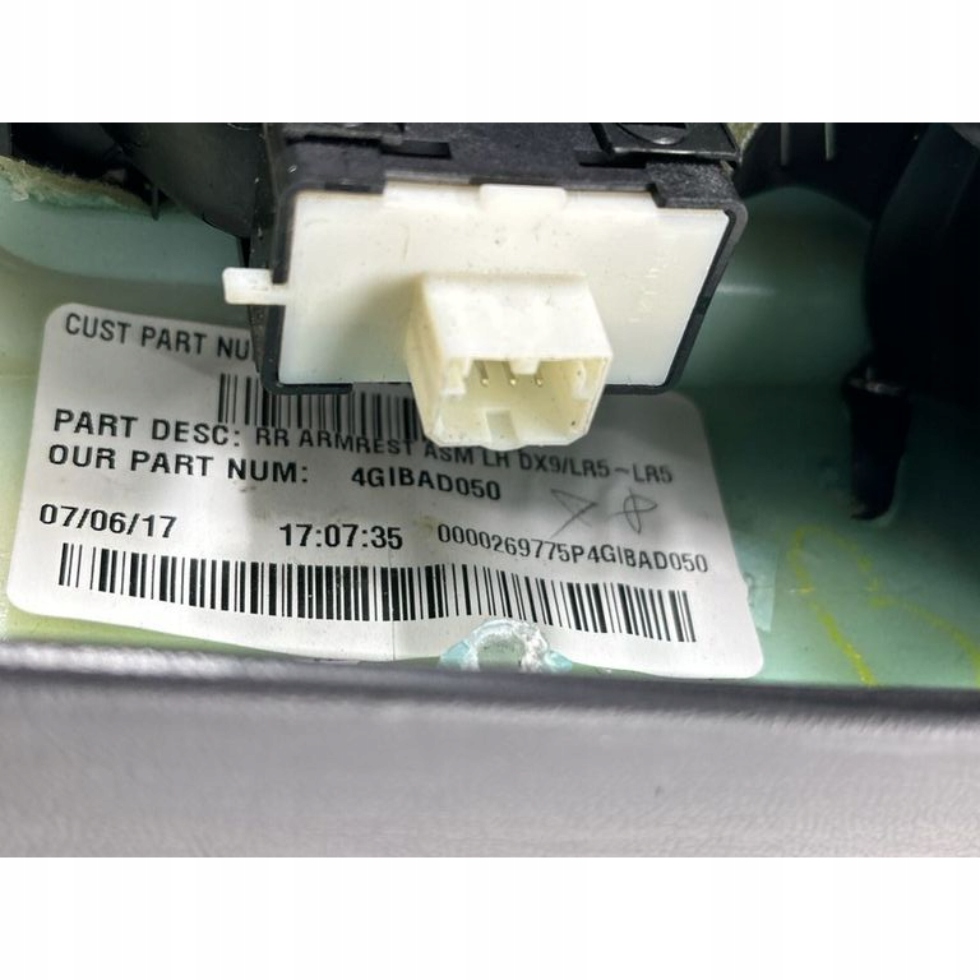 Compass 2017 левая обшивка двери задние