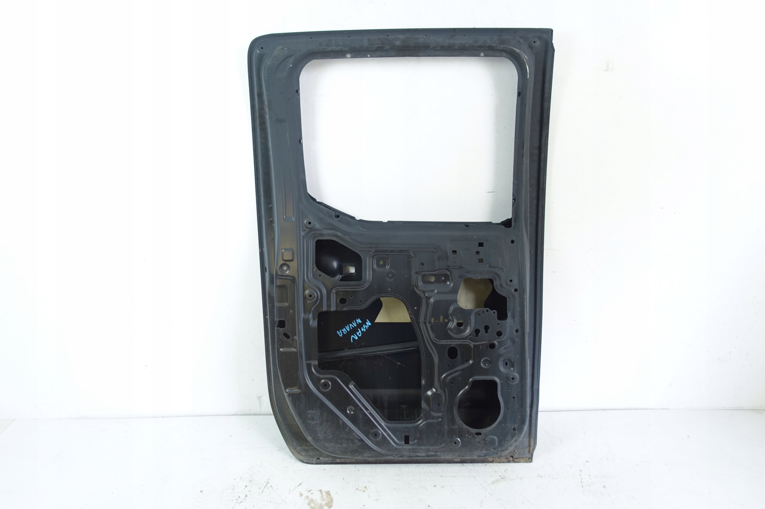 NISSAN NAVARA D40 door left rear part left rear.