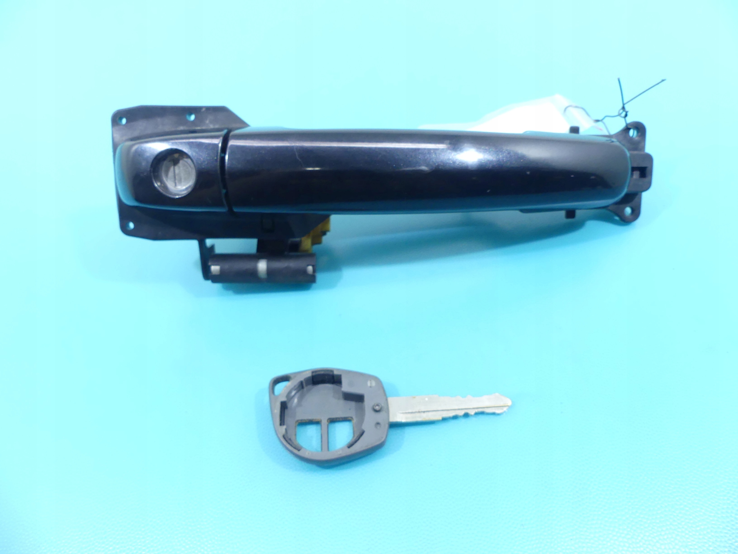 ПЕРЕДНЯЯ ЛЕВАЯ РУЧКА КЛЮЧА SUZUKI SWIFT MK6