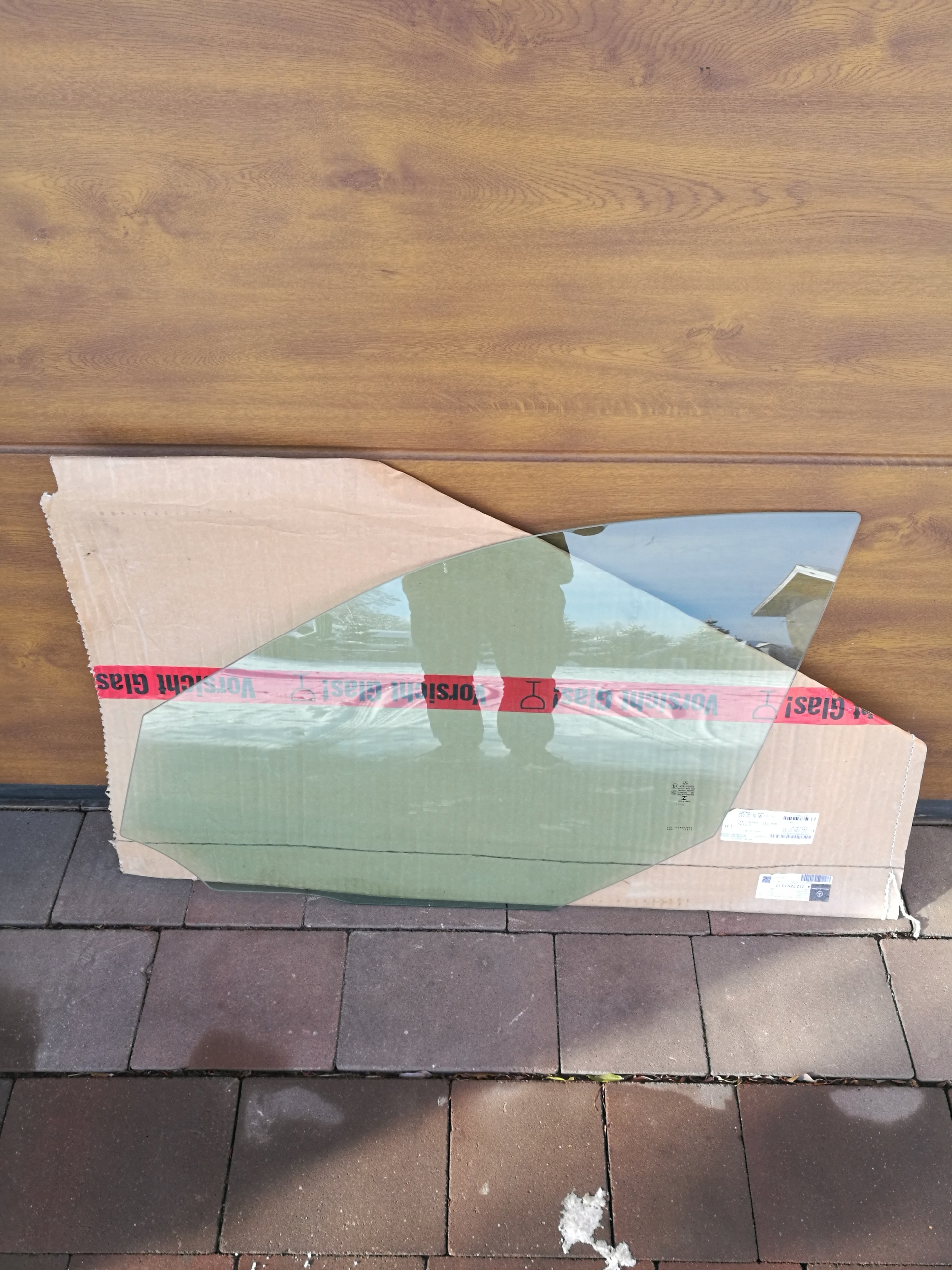 Стекло двери переднее левое -- MERCEDES W212 A2127251310