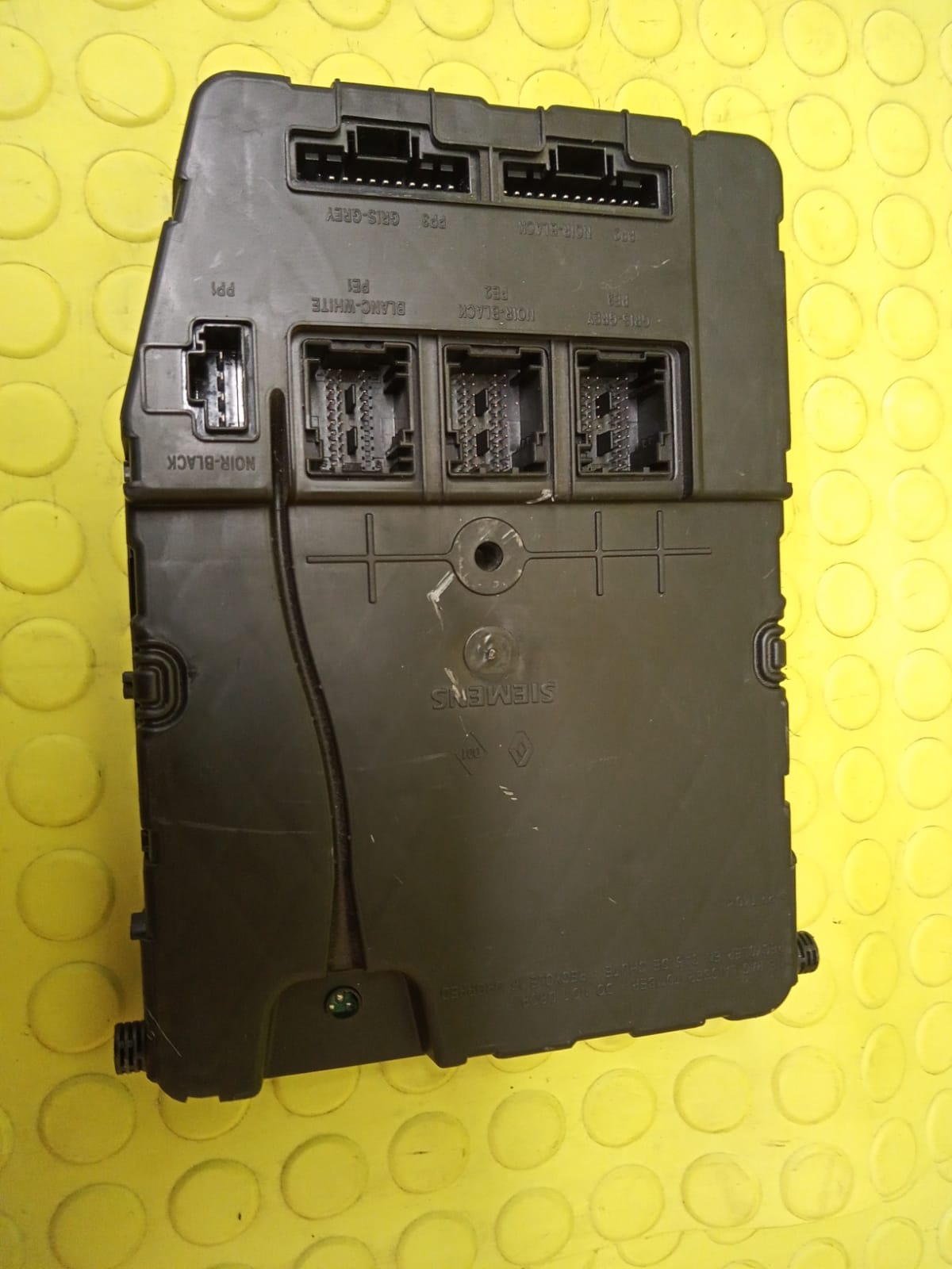 RENAULT SCENIC 1.9 module compartment BSI 8200351183