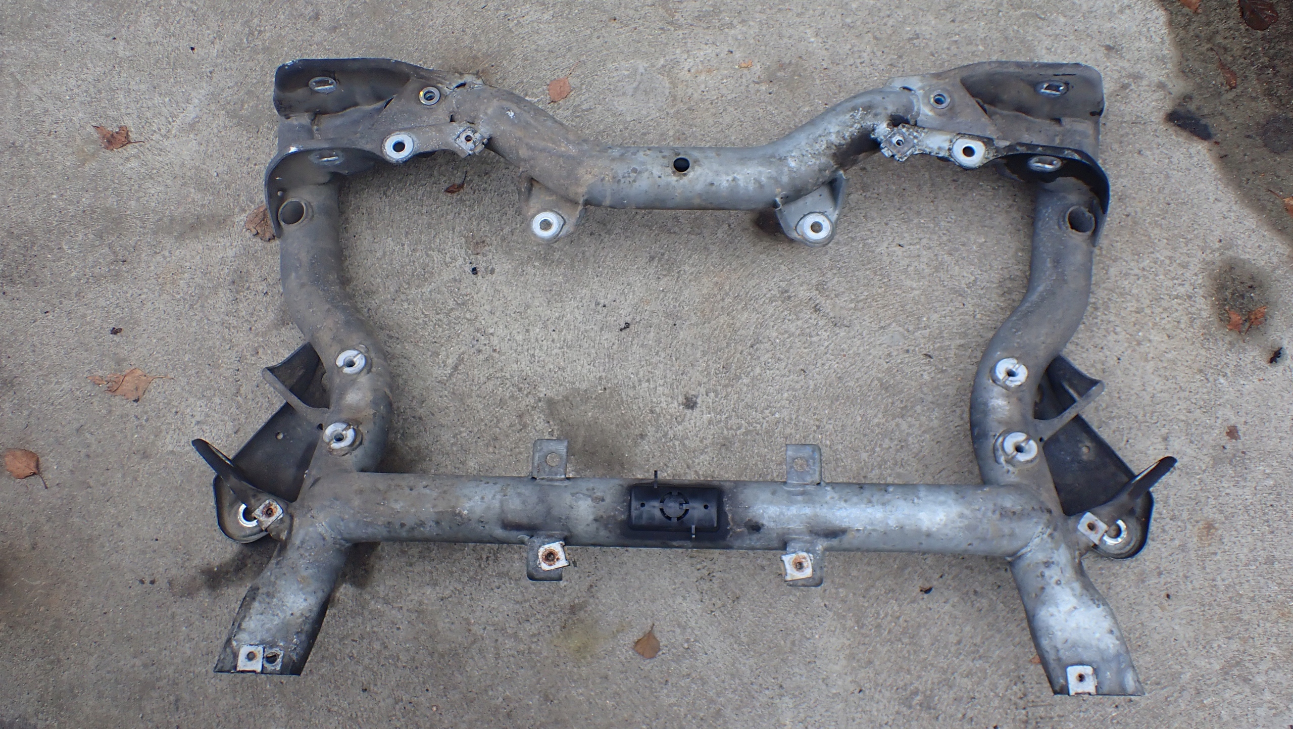 A2046280057 - MERCEDES C-Class W204 2.2 CDI тележка сани спереди