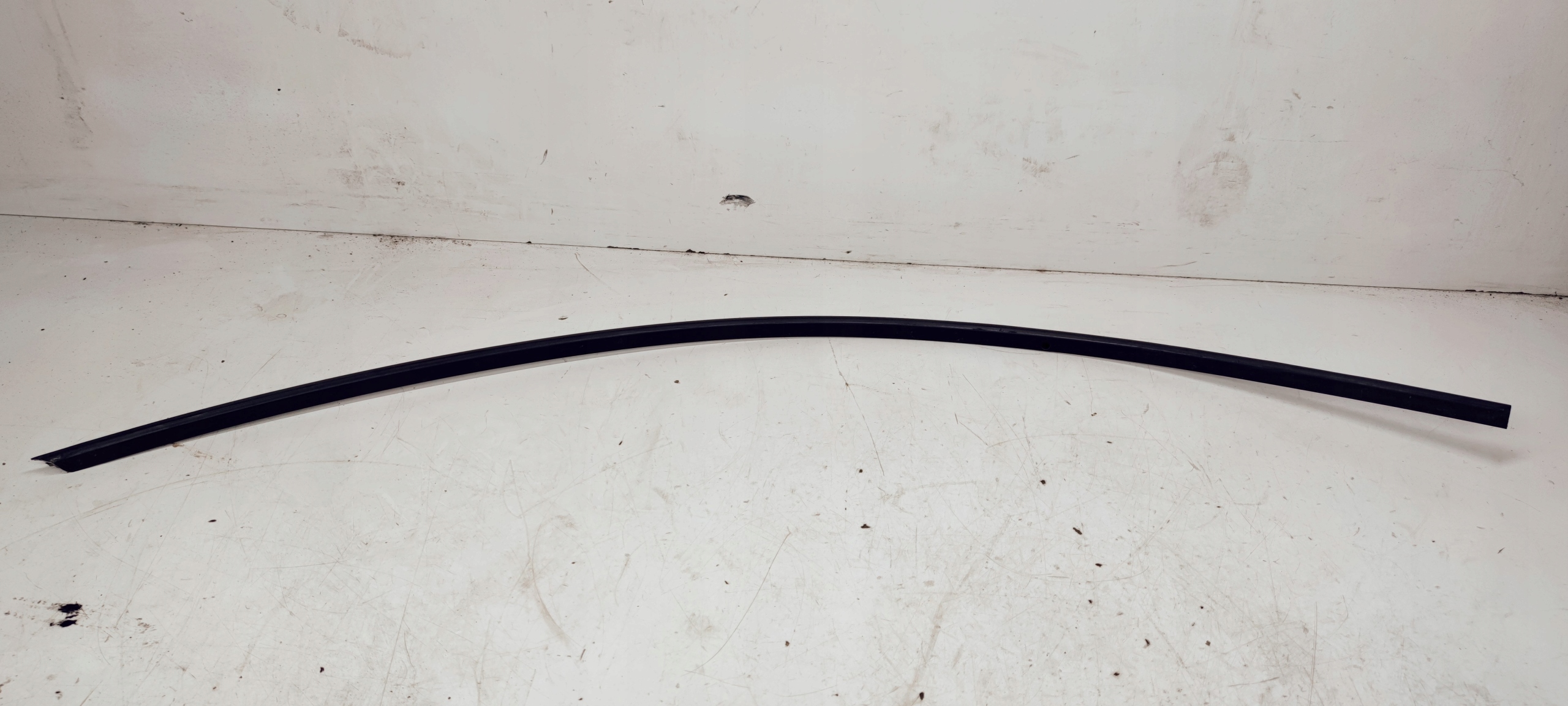 LISTWA MAT LEWA KAROSERYJNA AUDI A3 8V 8V3853703B