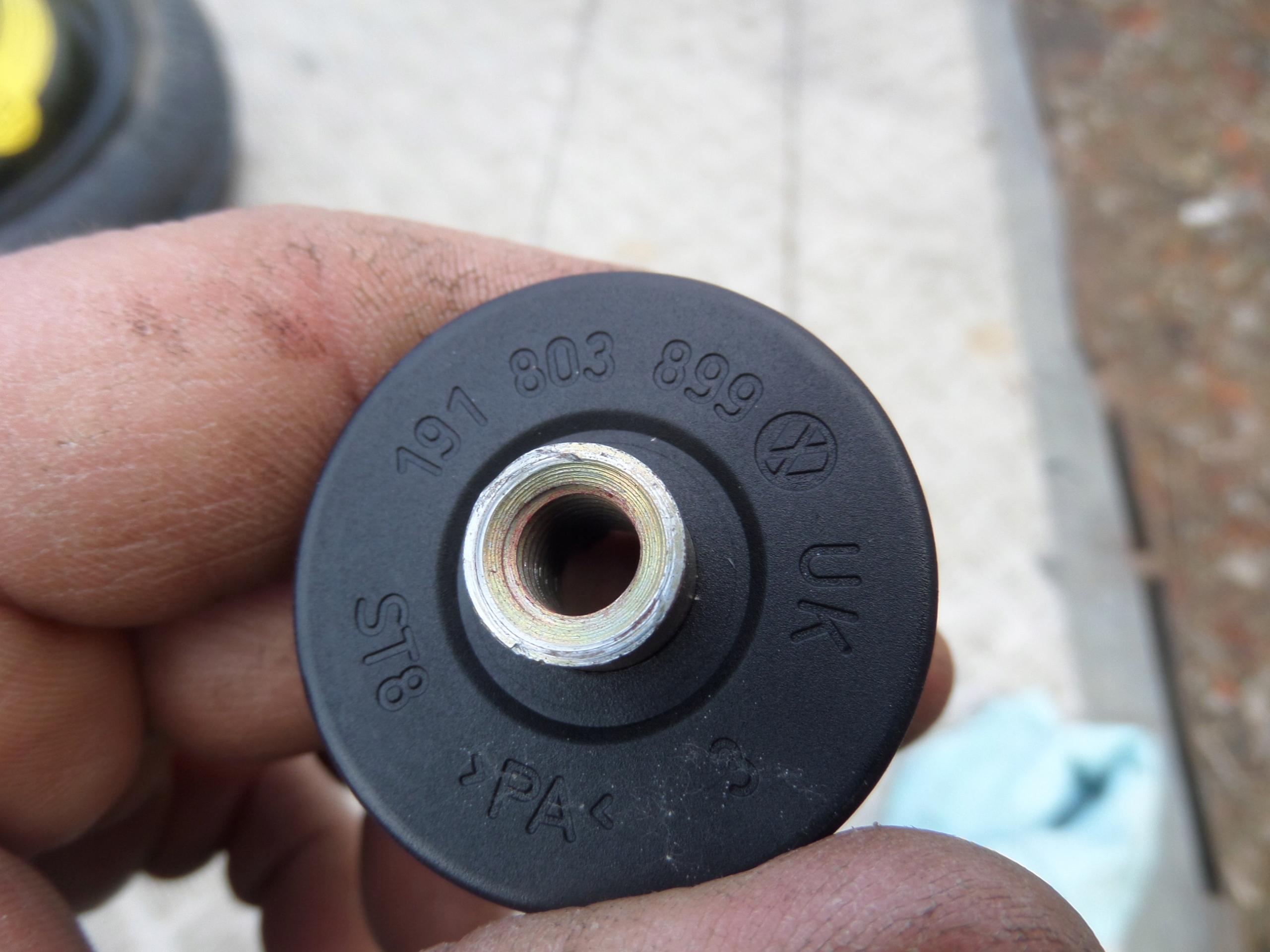 ŚRUBA KOŁA ZAPASOWEGO IBIZA II CORDOBA I LIFT Producent części Seat