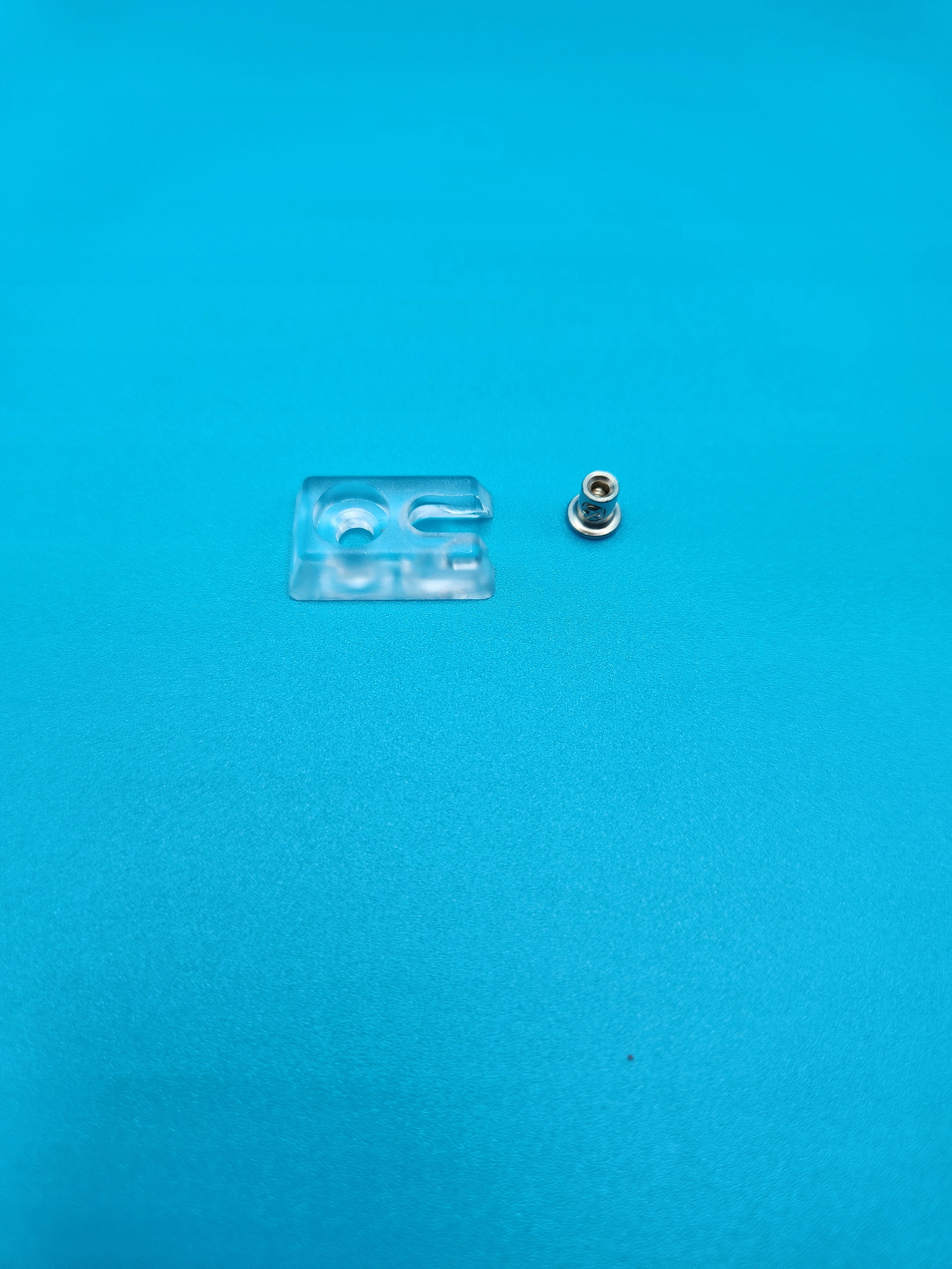 DOLNY UCHWYT ZACZEP ŻYŁKI ŻALUZJI PŁASKI + TULEJKA