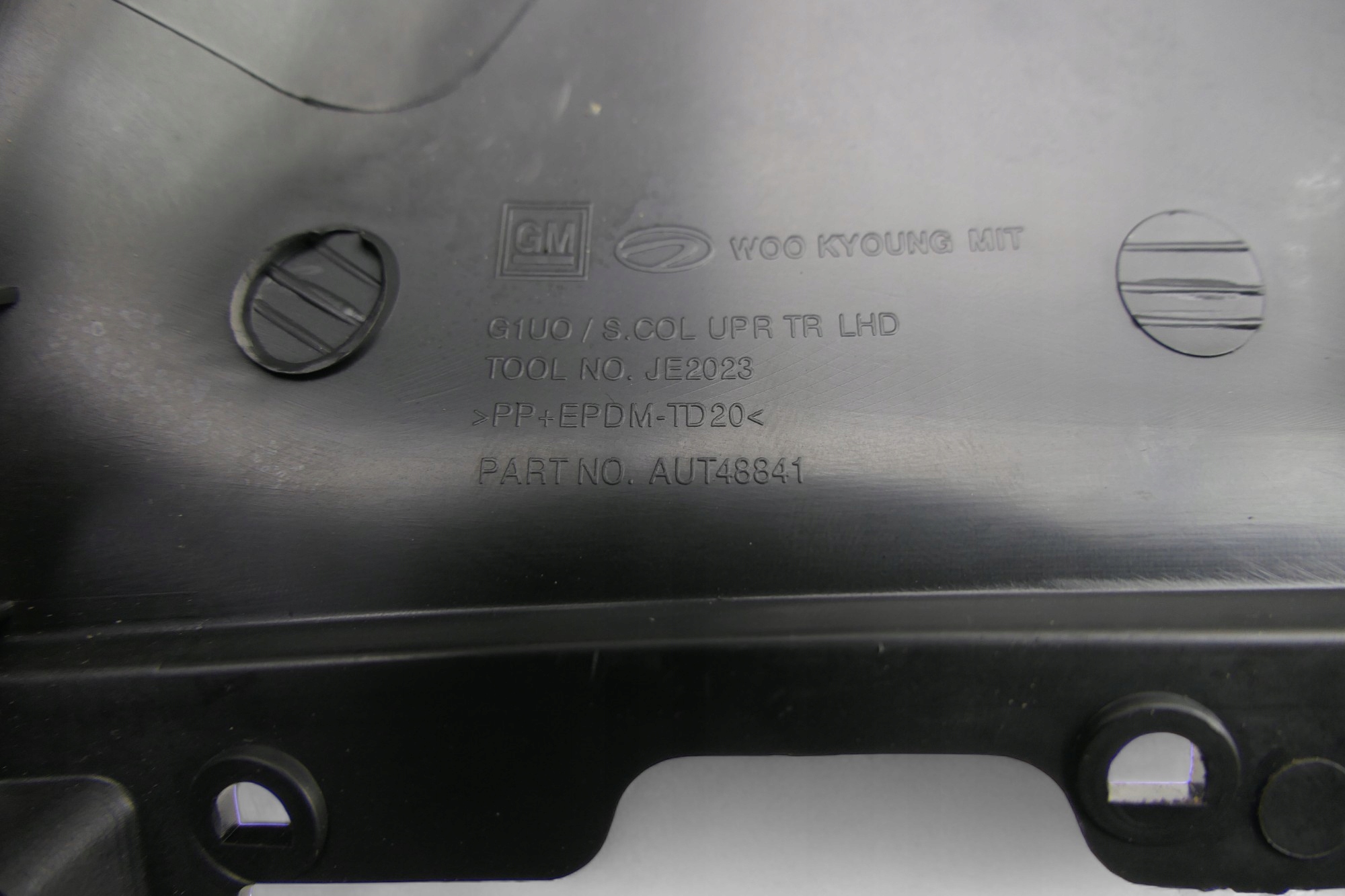 obal kryt volantu OPEL MOKKA a AUT48841