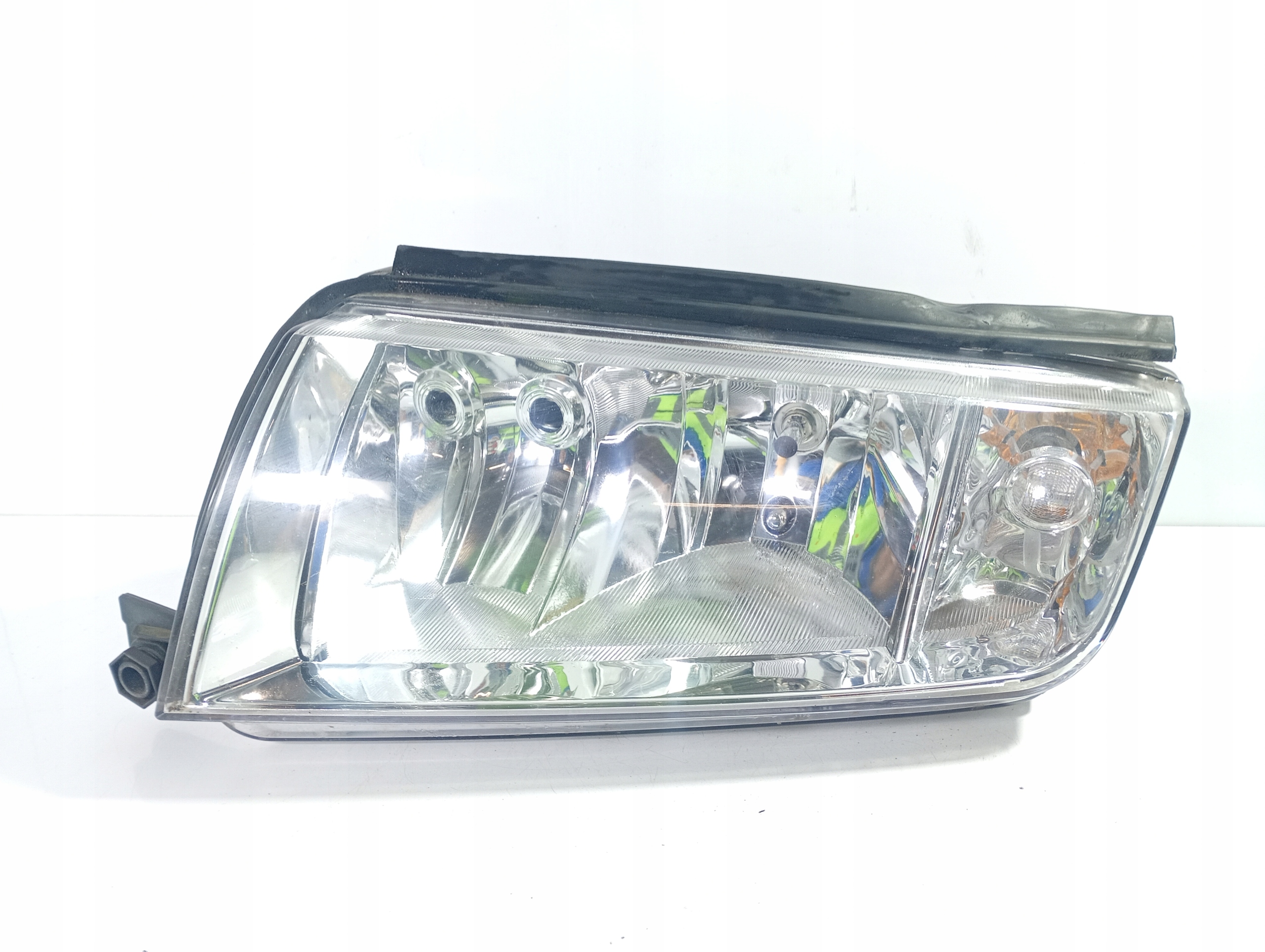 Skoda Fabia 1 and 04-06 light left front REFLEKTOR left front TYC 206230
