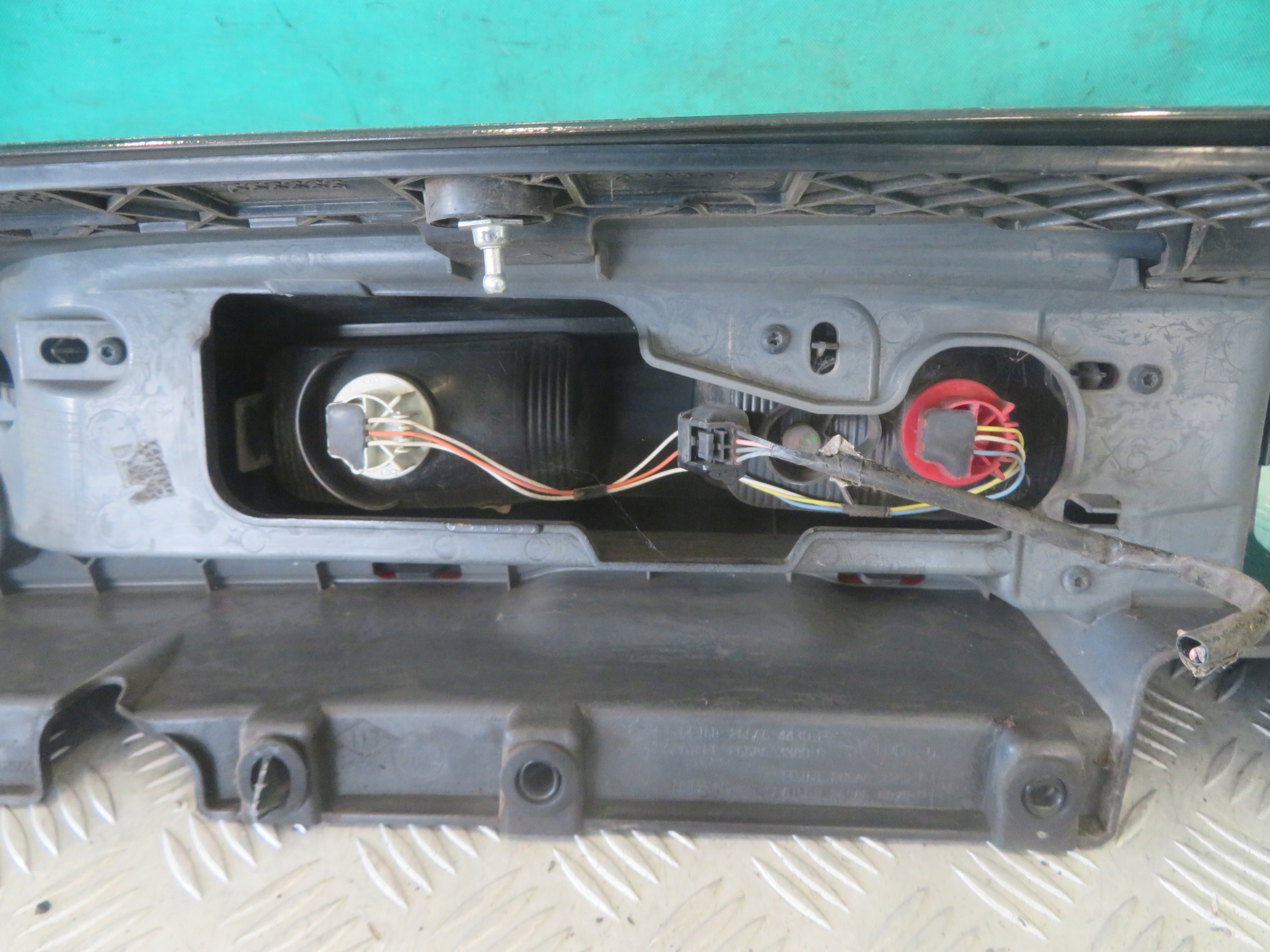 light left rear part OPEL VIVARO RENAULT TRAFIC 20R 265A64439R