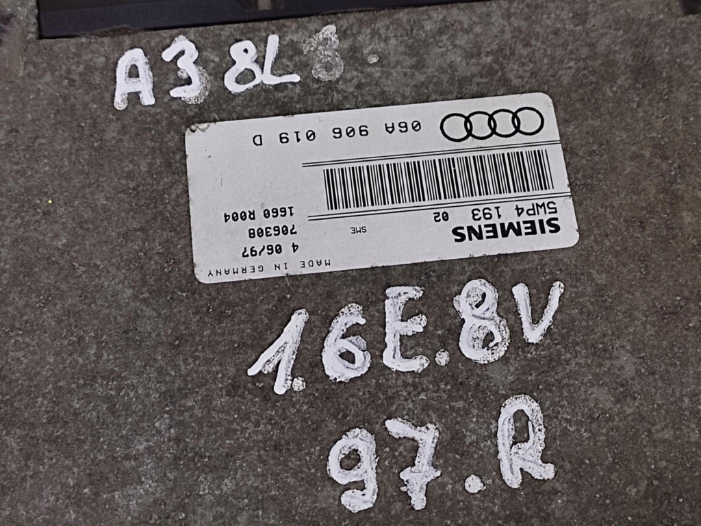 AUDI A3 8L 1.6 control unit of the engine 06A906019D