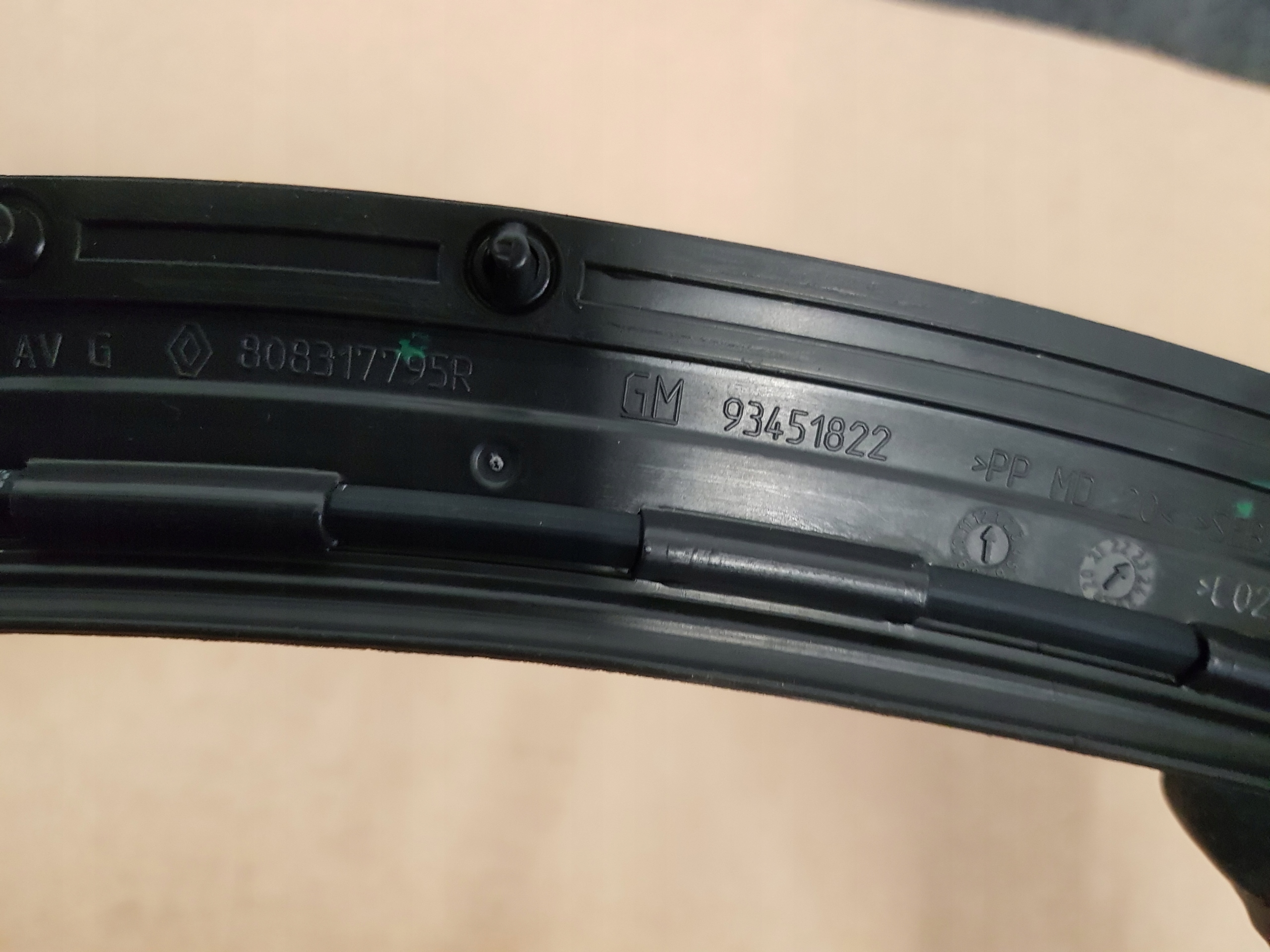 USZCZELKA DRZWI LEWYCH TRAFIC III VIVARO B TALENTO Producent części Renault OE