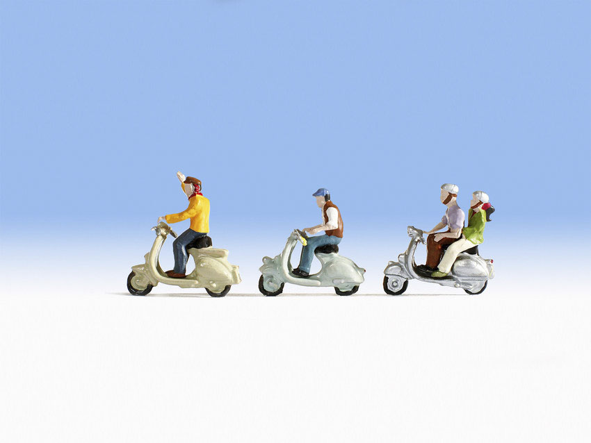 Noch 15910 Lidé na skútrech