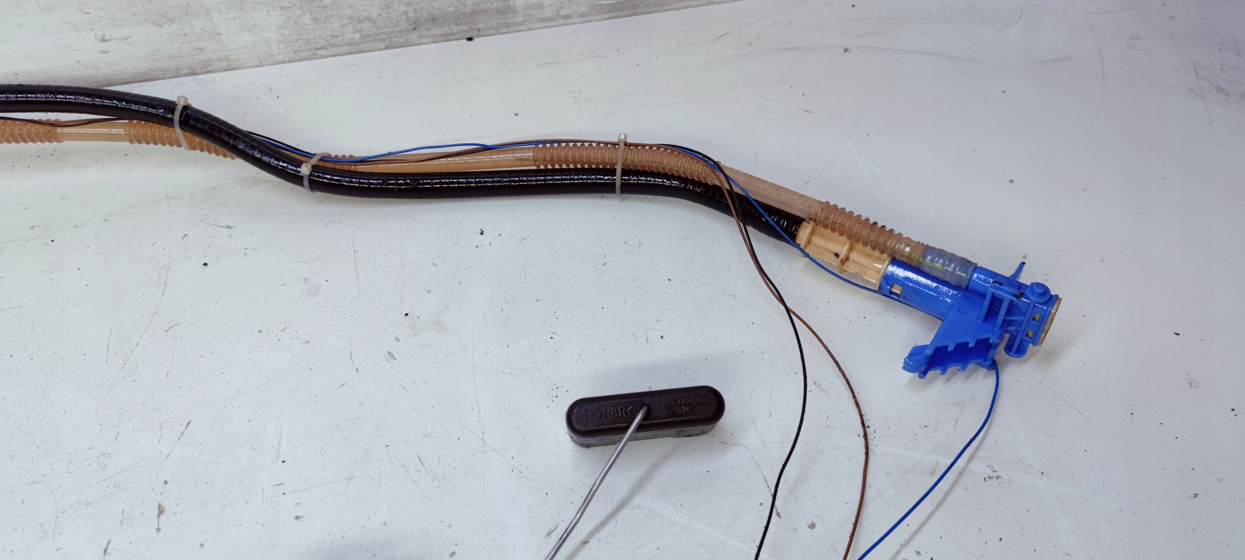 PLYWAK DES KRAFTSTOFFSBEHÄLTERS SENSOR AUDI A4 B9 A5 8W0201021CL