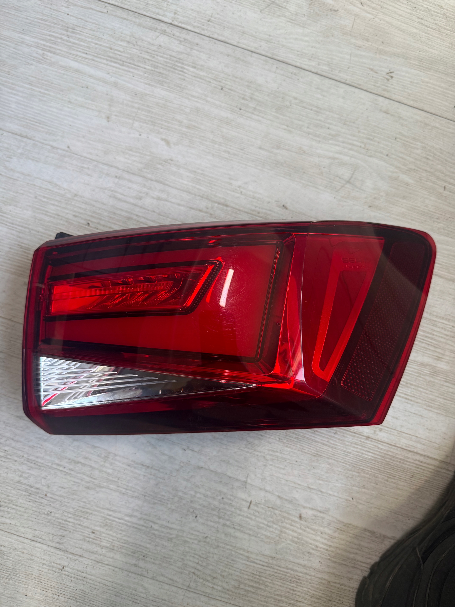 seat Ateca фонарь правый задний 575945208C