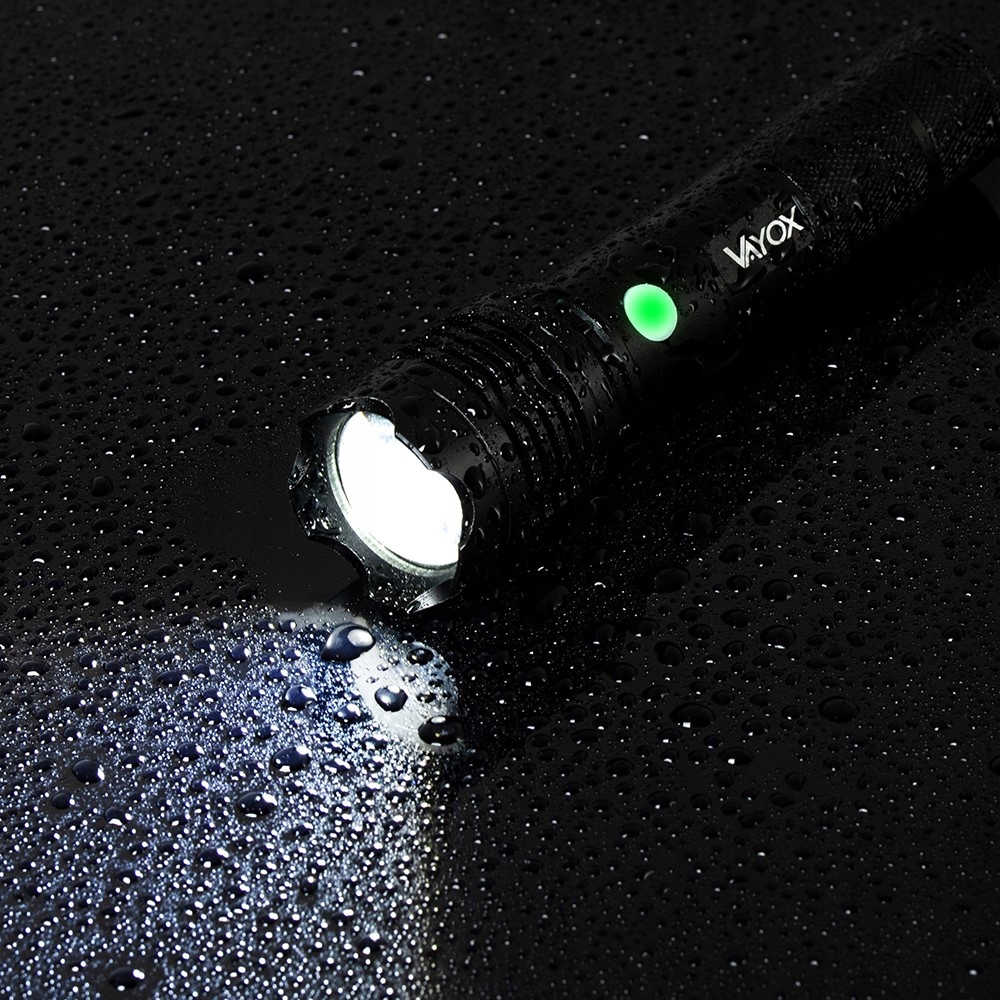 BARDZO MOCNA LATARKA TAKTYCZNA LED IPX AKUMULATOROWA USB-C SZPERACZ ZOOM Klasa wodoszczelności IPX 4
