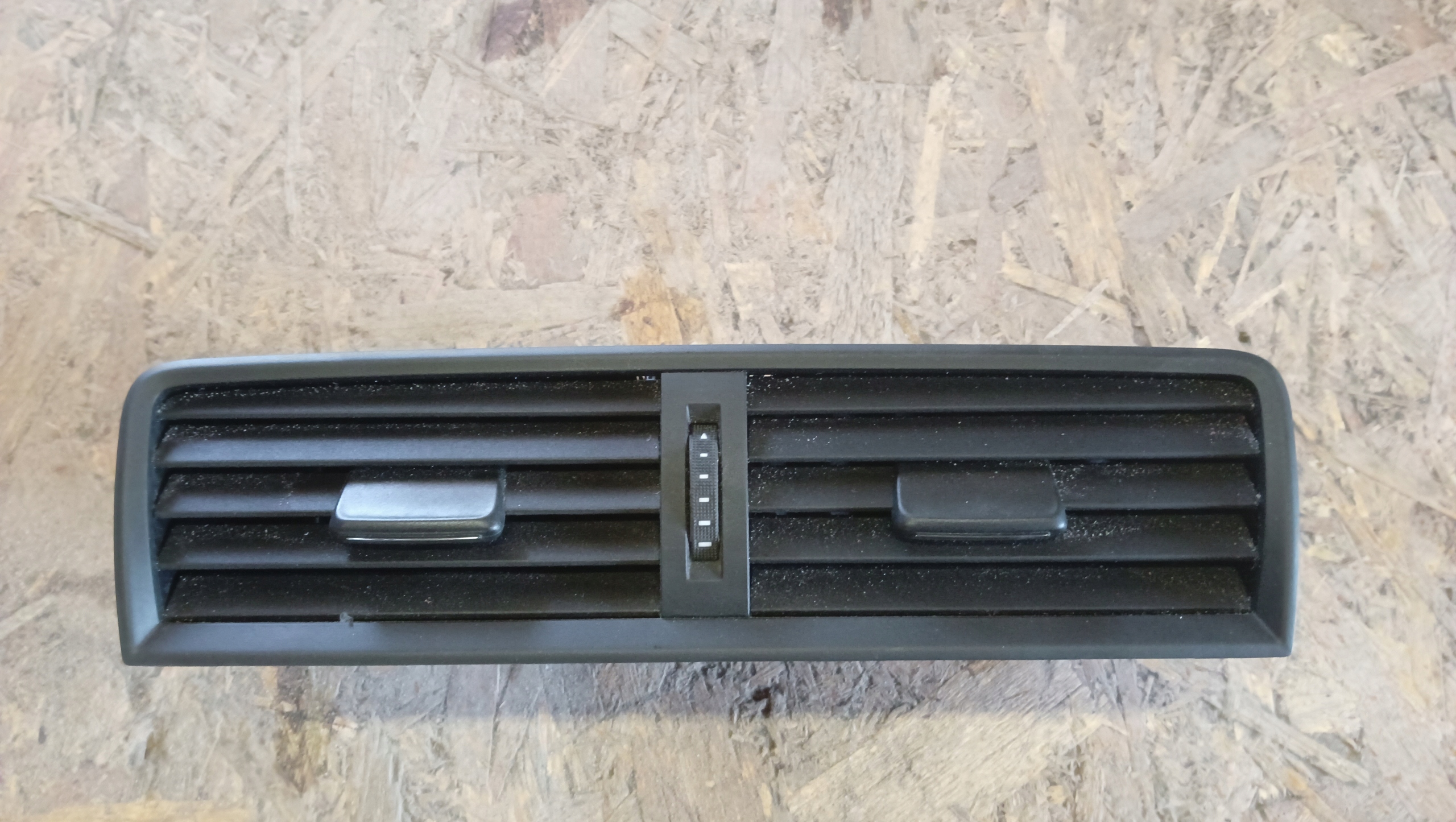 SKODA FABIA III KRATKA NAWIEWU ŚRODEK 6V0820951C