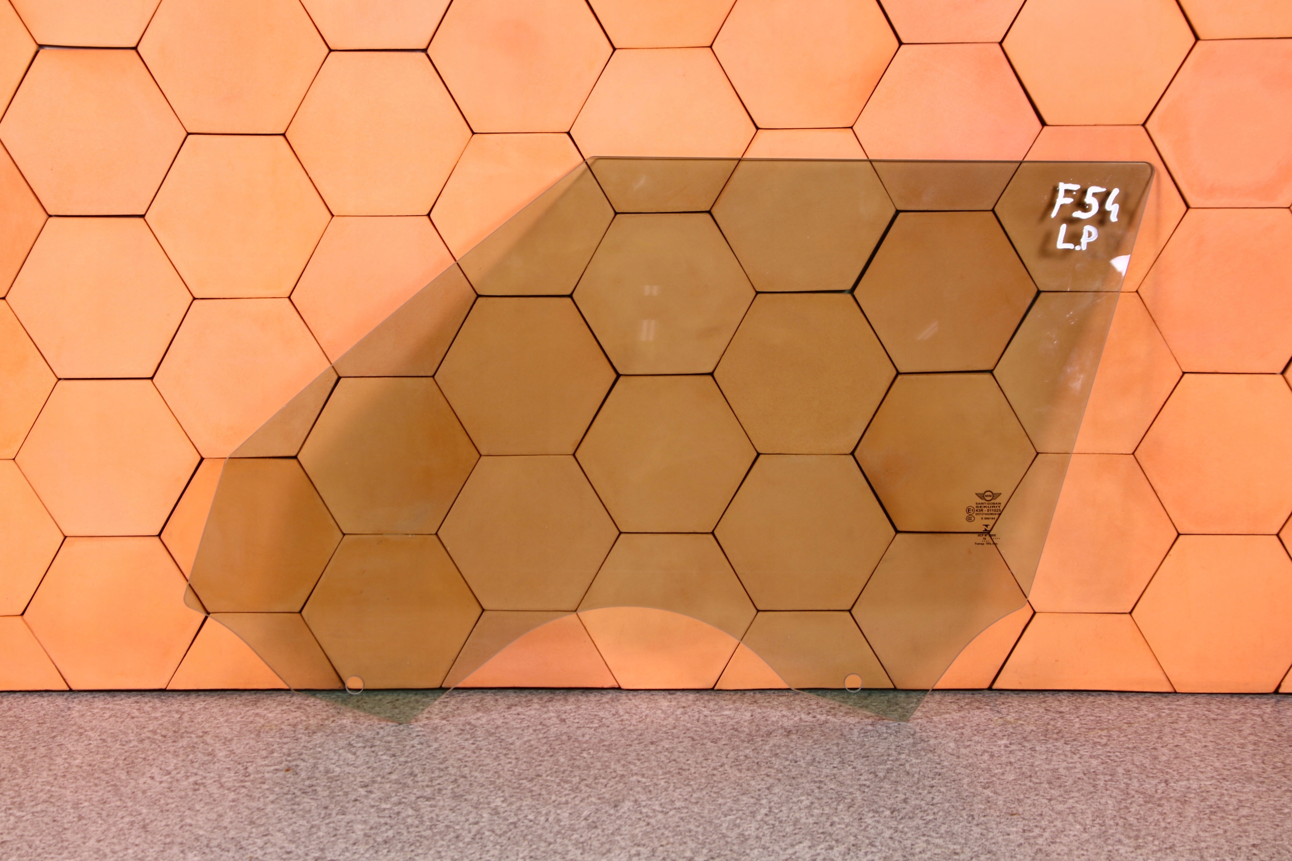 MINI F54 SZYBA BOCZNA DRZWI LEWY PRZOD 2018 r