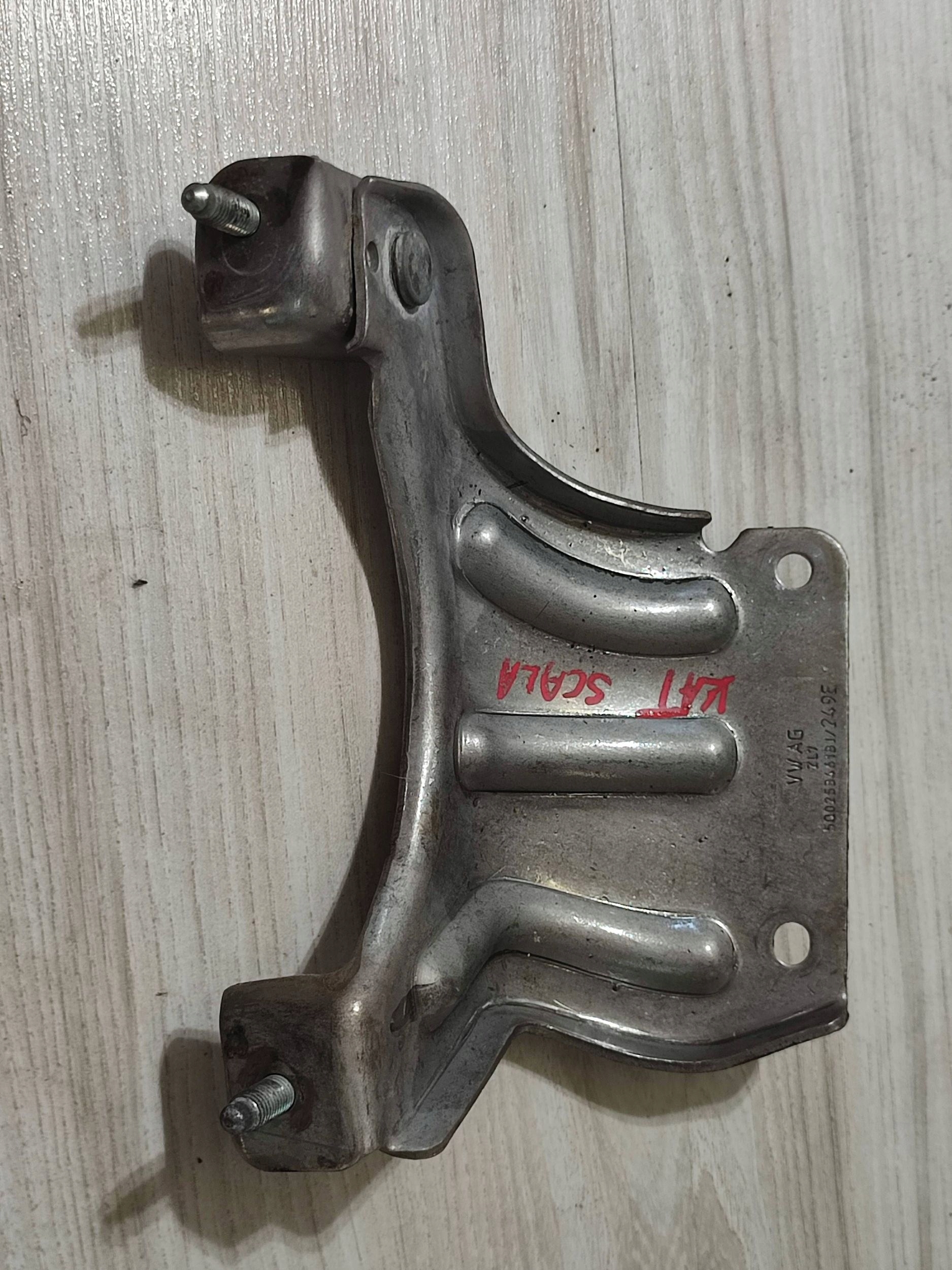 Skoda Scala 2020 holder / bracket tlumika