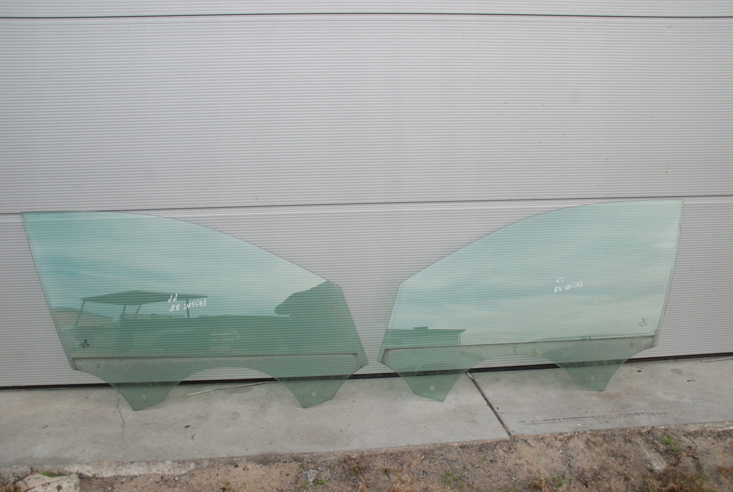 VW PASSAT B8 14- SZYBA L / P PRZEDNIA