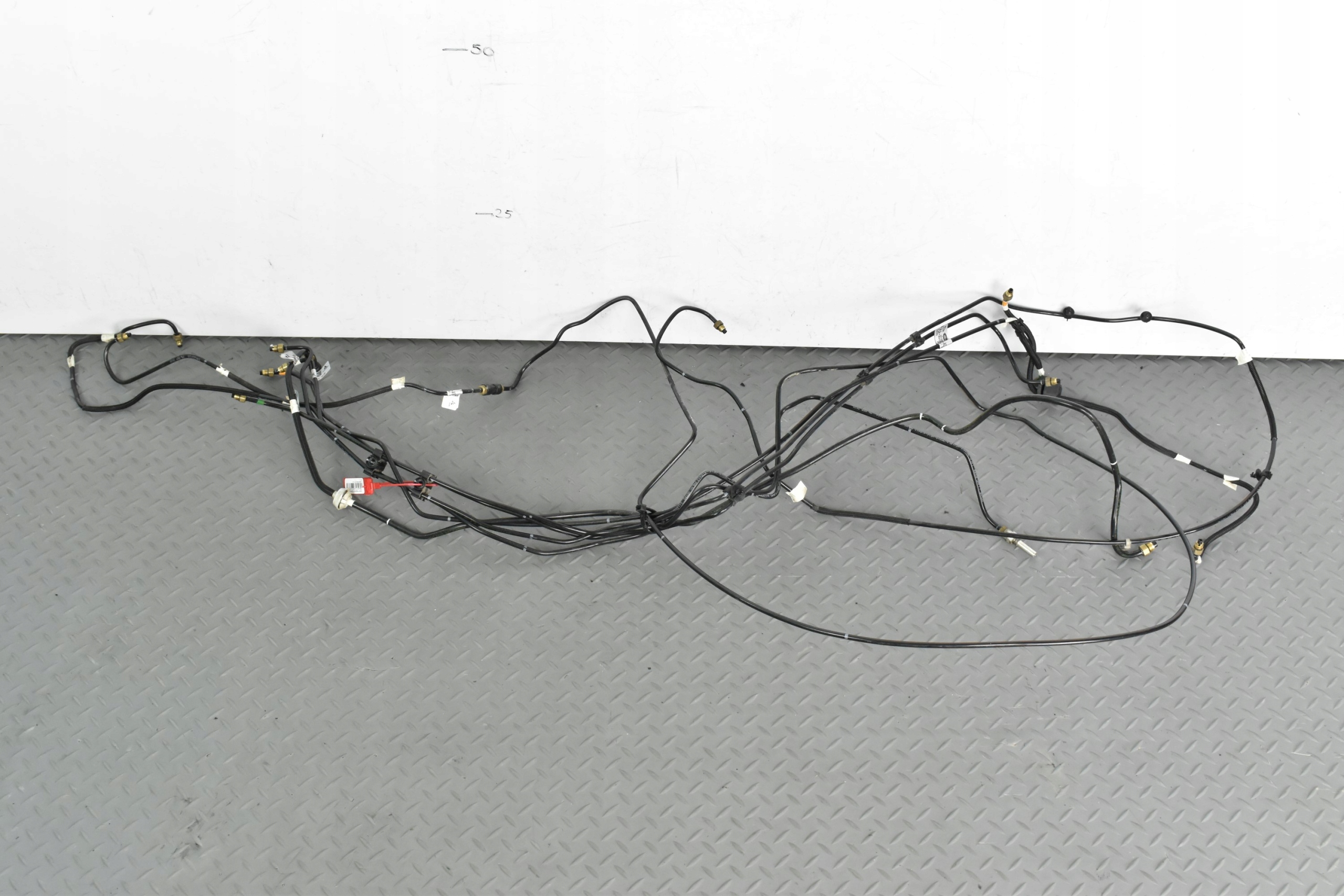 PRZEWODY ZAWIESZENIA PNEUMATYCZNEGO LAND ROVER DEFENDER L663 2020-