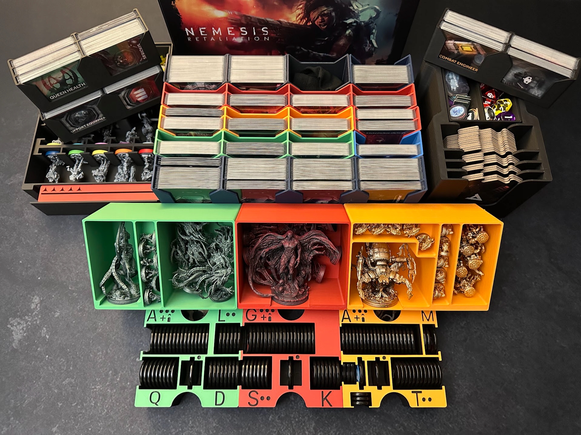 Insert organizer do gry planszowej Nemesis Retaliation Odwet mieści dodatki