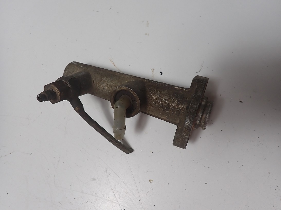 POMPA CYLINDEREK SPRZĘGŁA 98600400 STAR 244