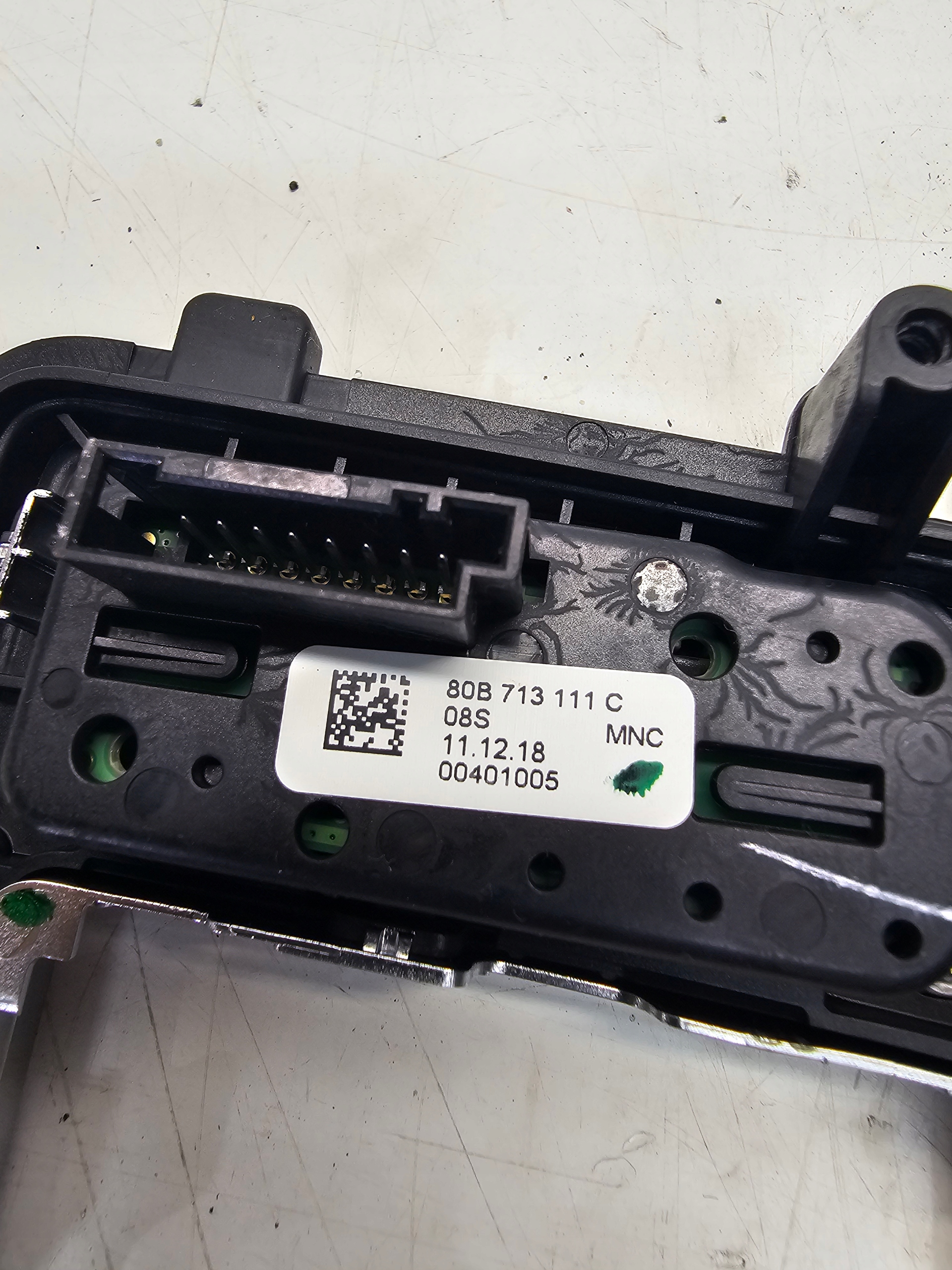 frame display changes of the gear AUDI Q5 FY 80B713111C